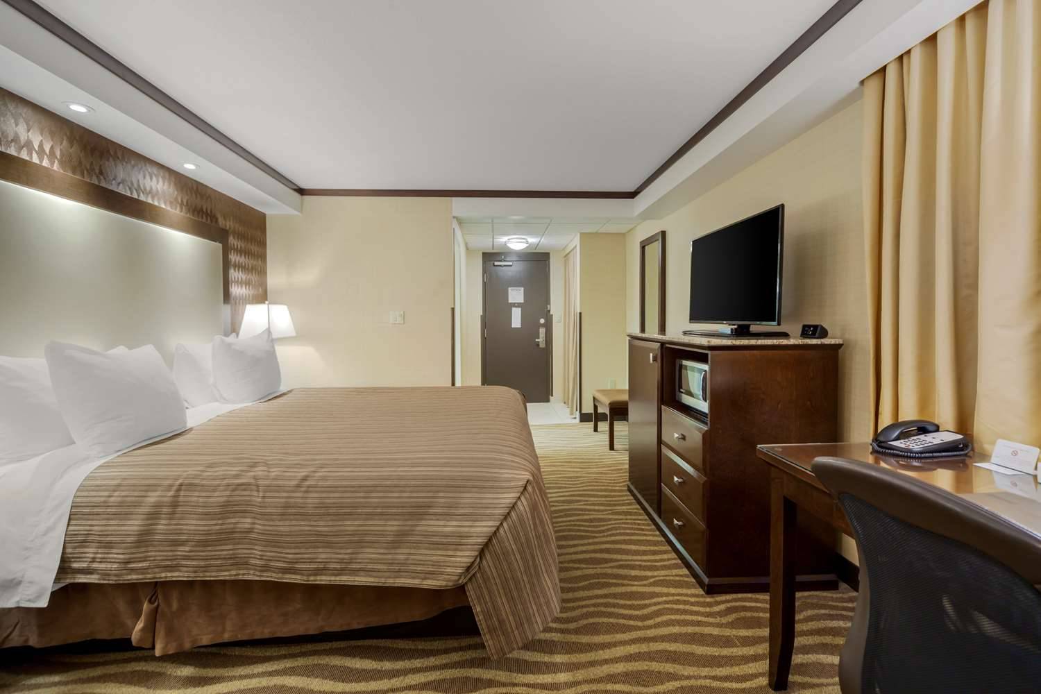 Best Western Premier Denham Inn & Suites