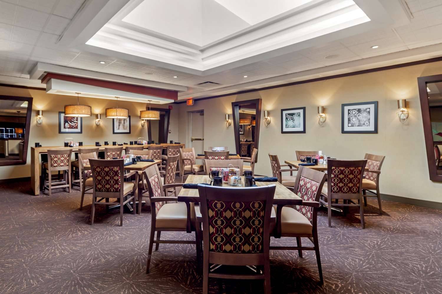 Best Western Premier Denham Inn & Suites