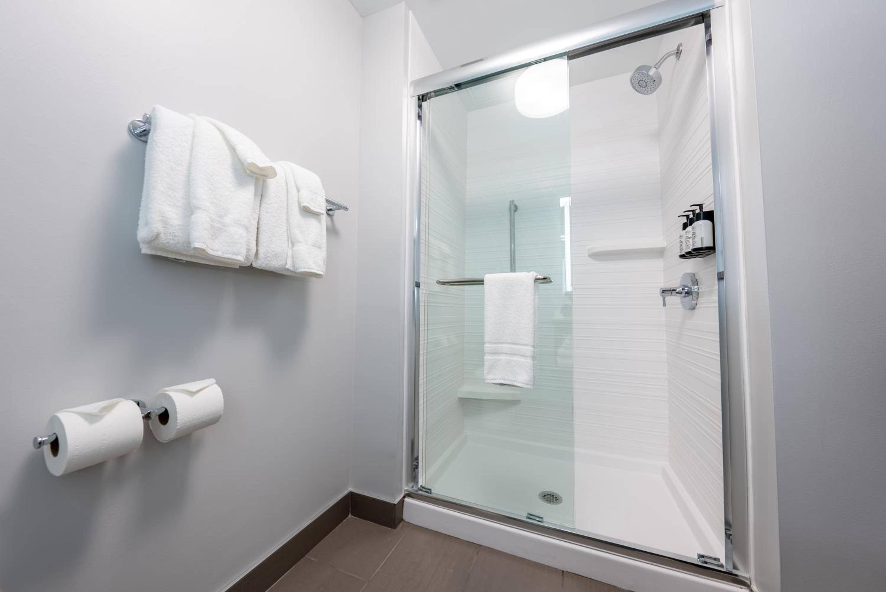 avid hotels - Kalamazoo East by IHG
