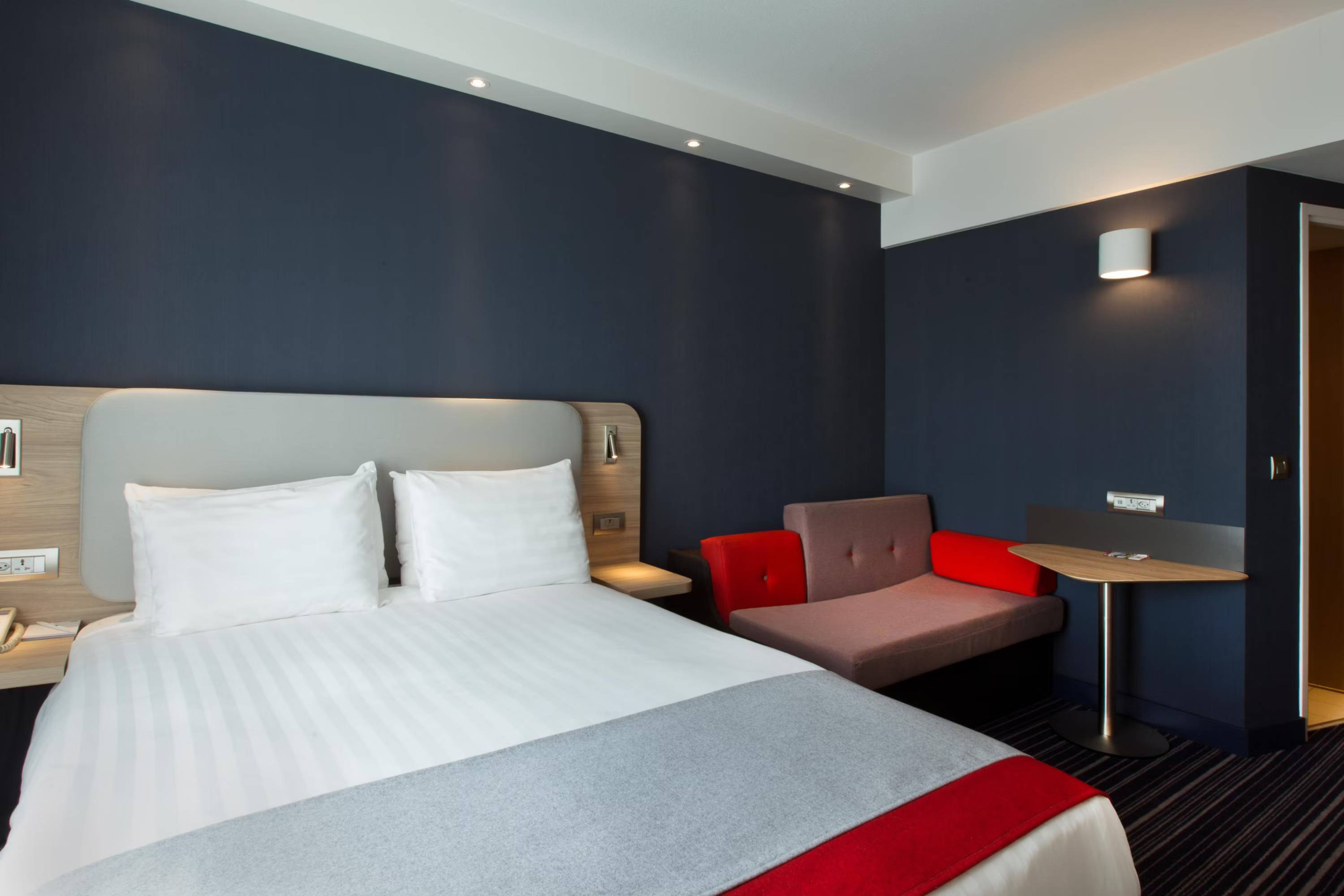 Holiday Inn Express Geneva Airport by IHG