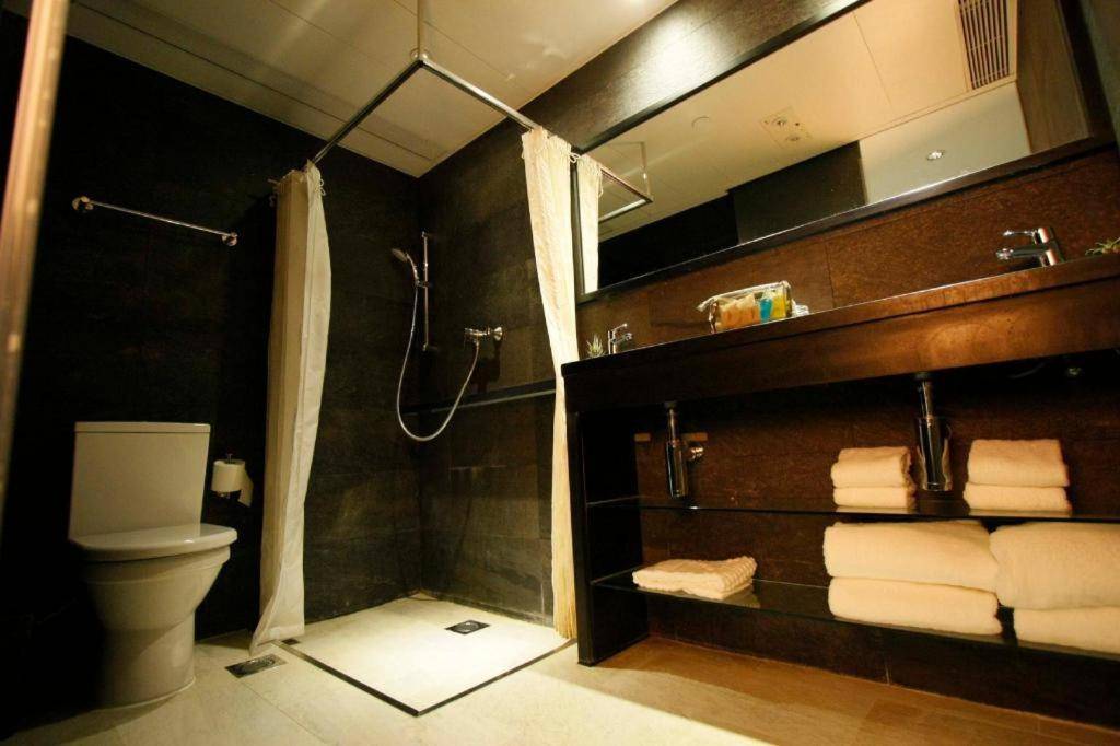 Noble Park Hotel managed by New Wisdom Management Ltd