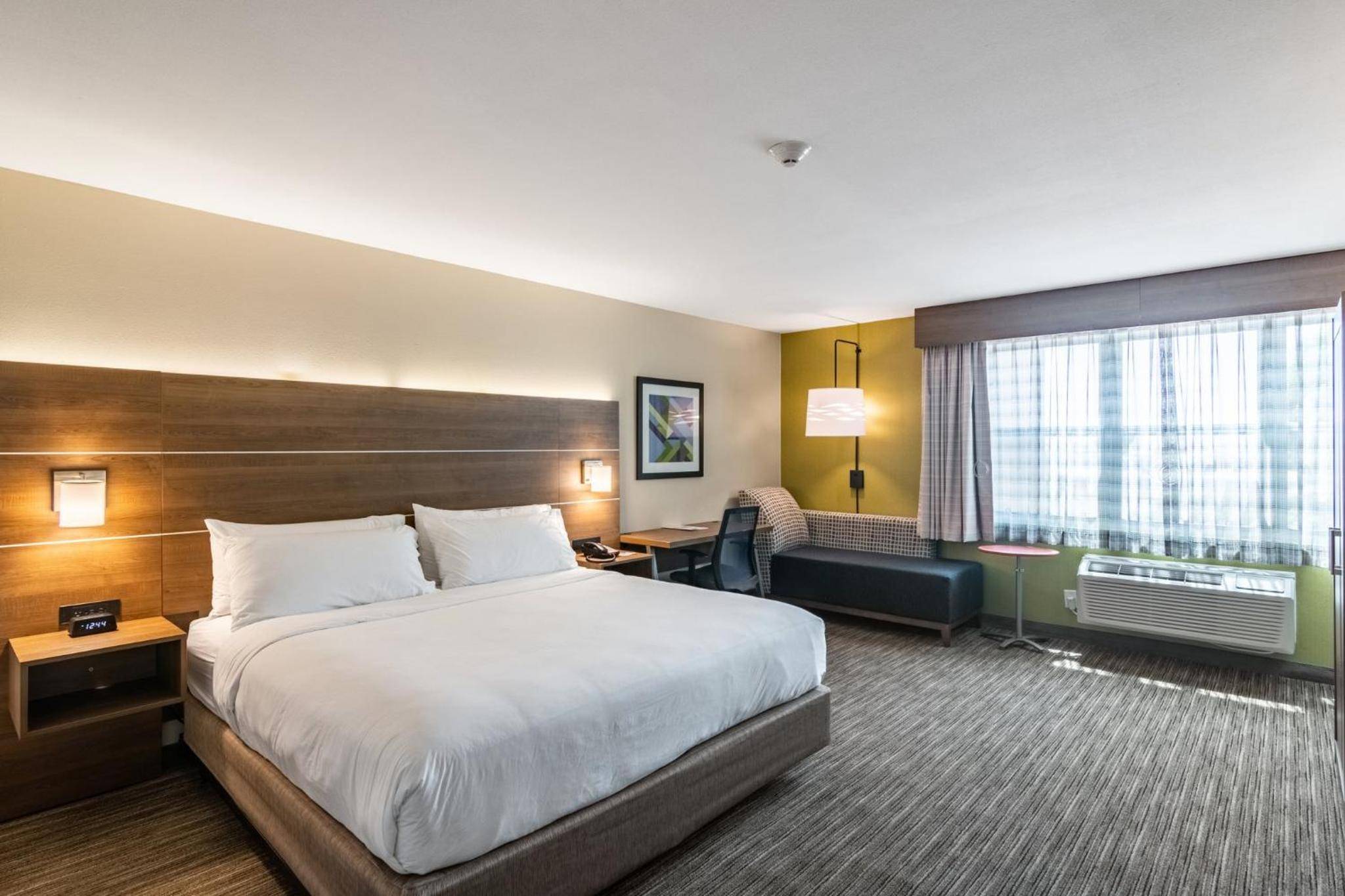 Holiday Inn Express & Suites - Camarillo