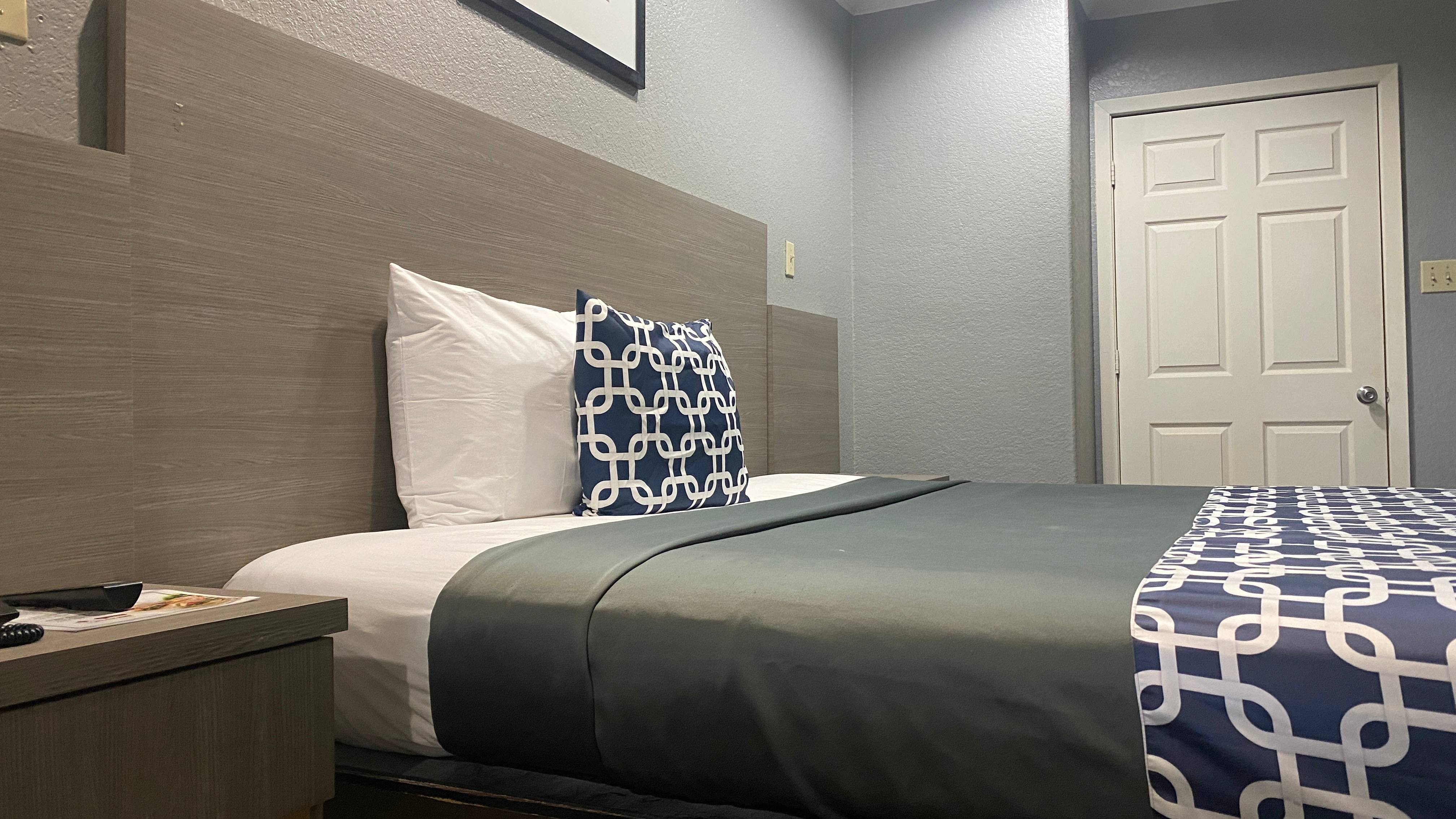 Island Suites Hobby Airport