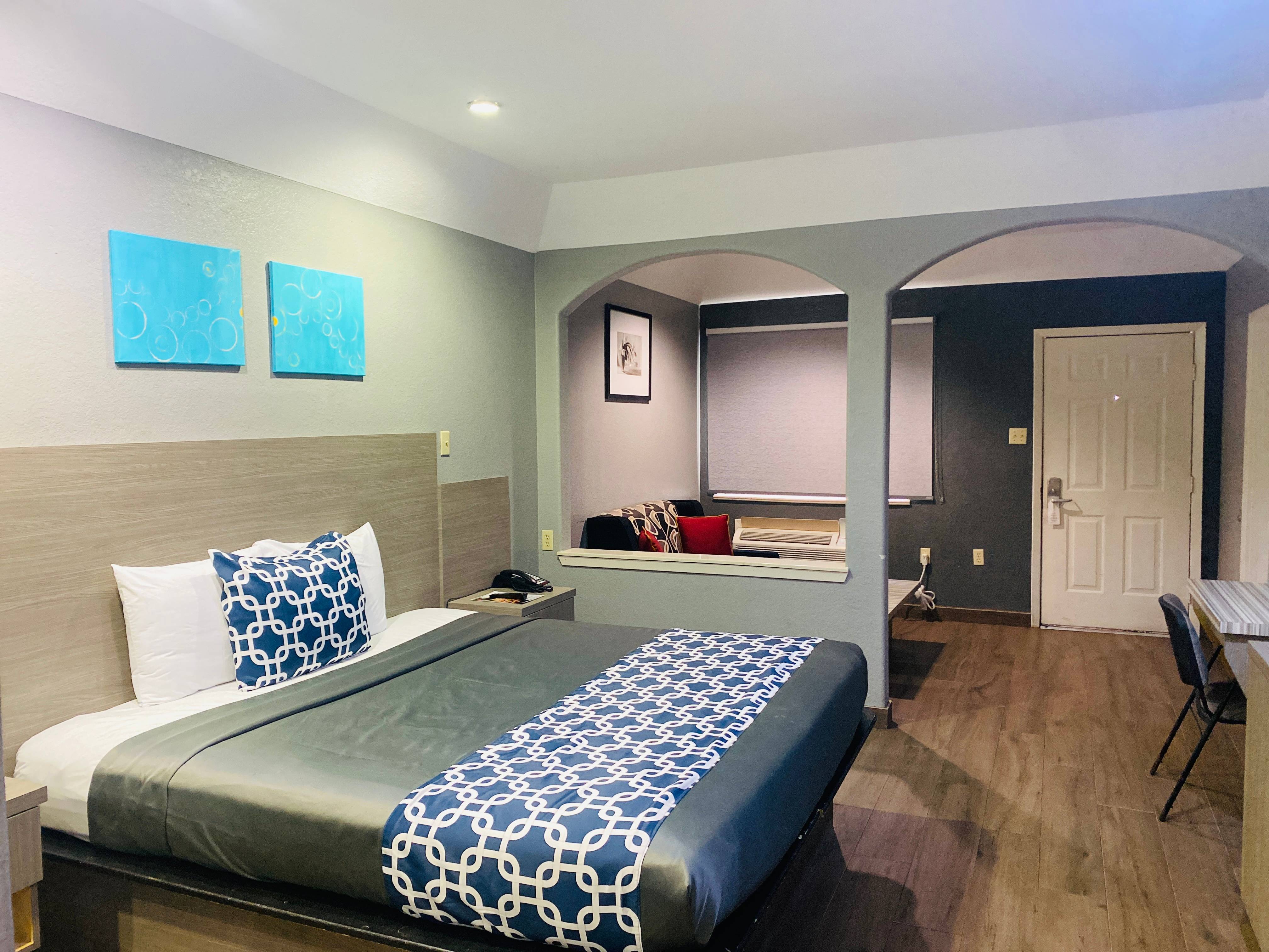 Island Suites Hobby Airport