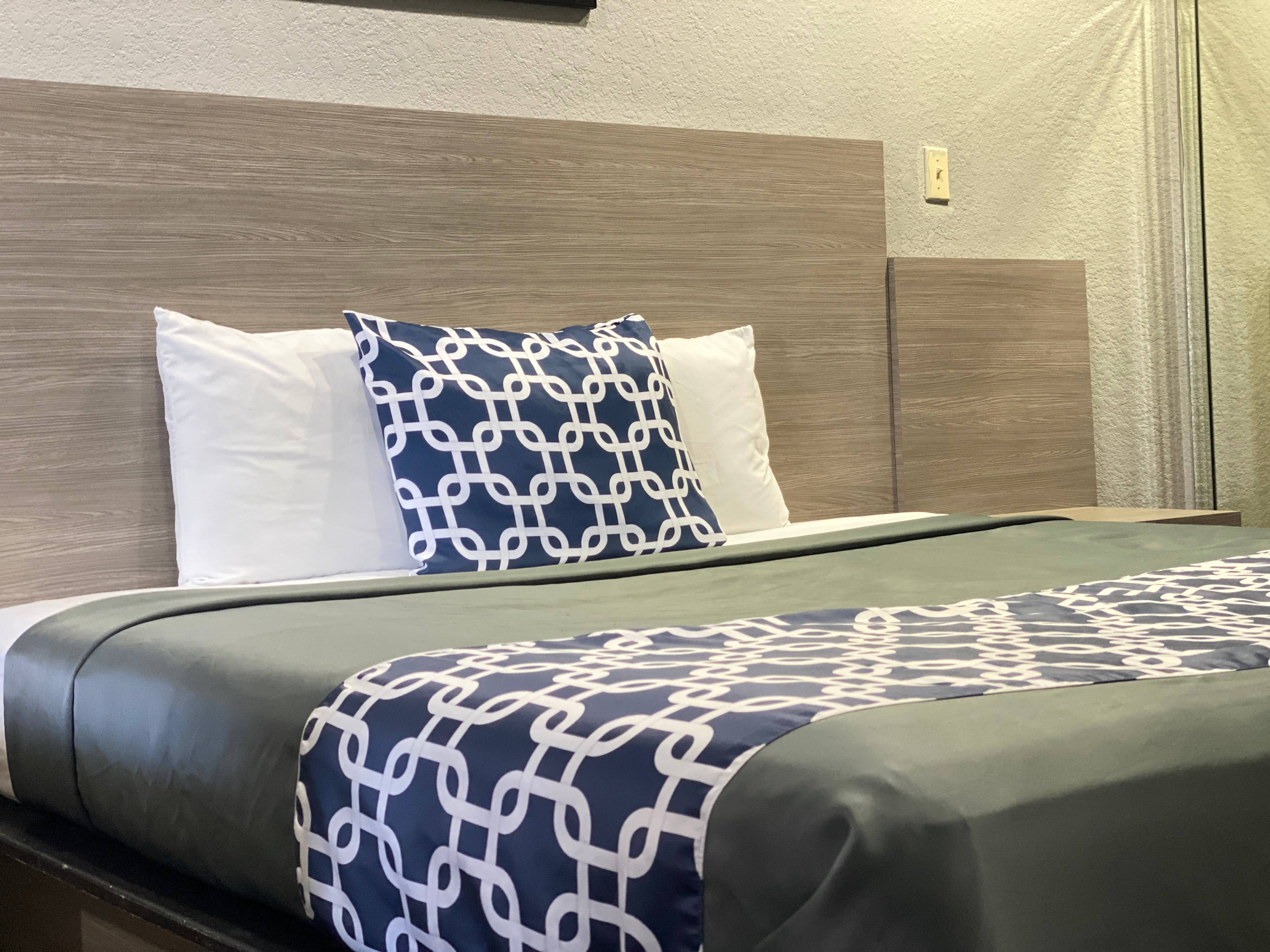 Island Suites Hobby Airport