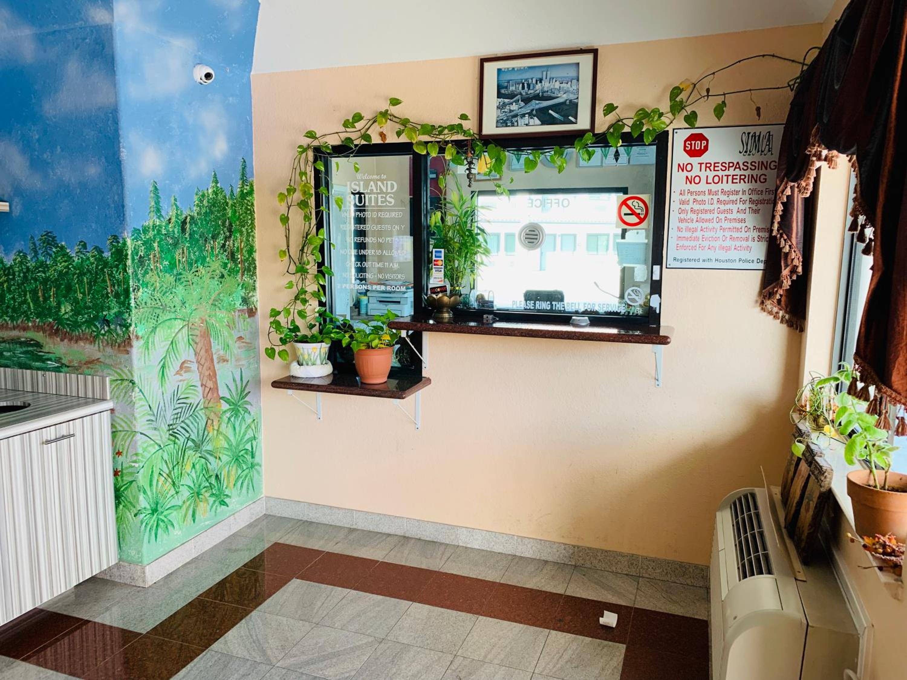 Island Suites Hobby Airport