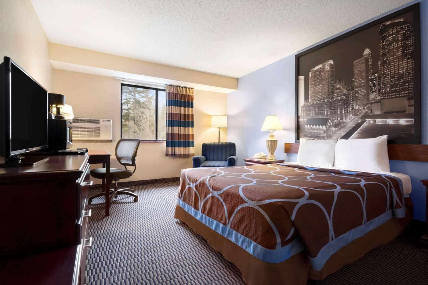 Super 8 by Wyndham Charlotte University