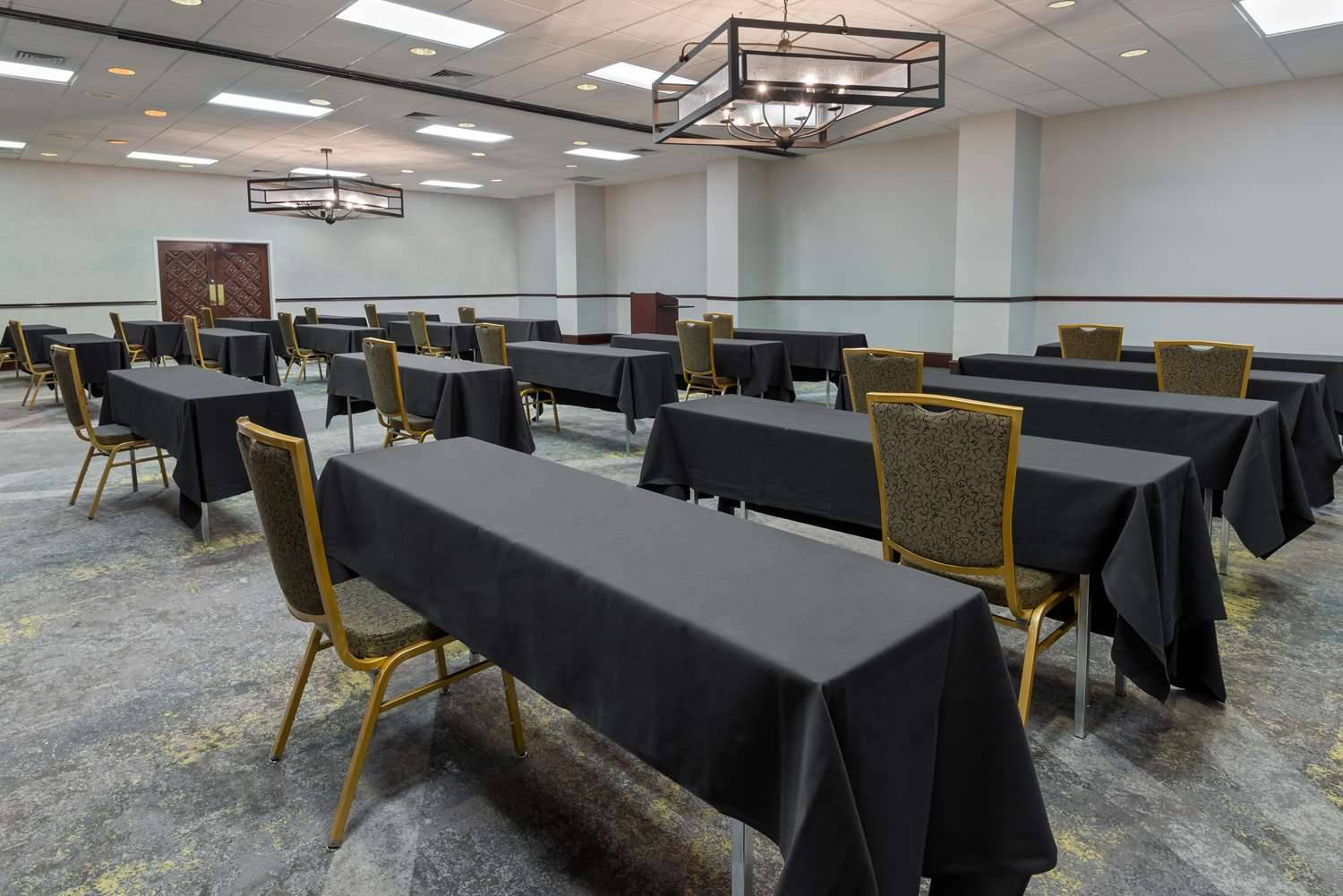 Embassy Suites Dallas - Park Central Area