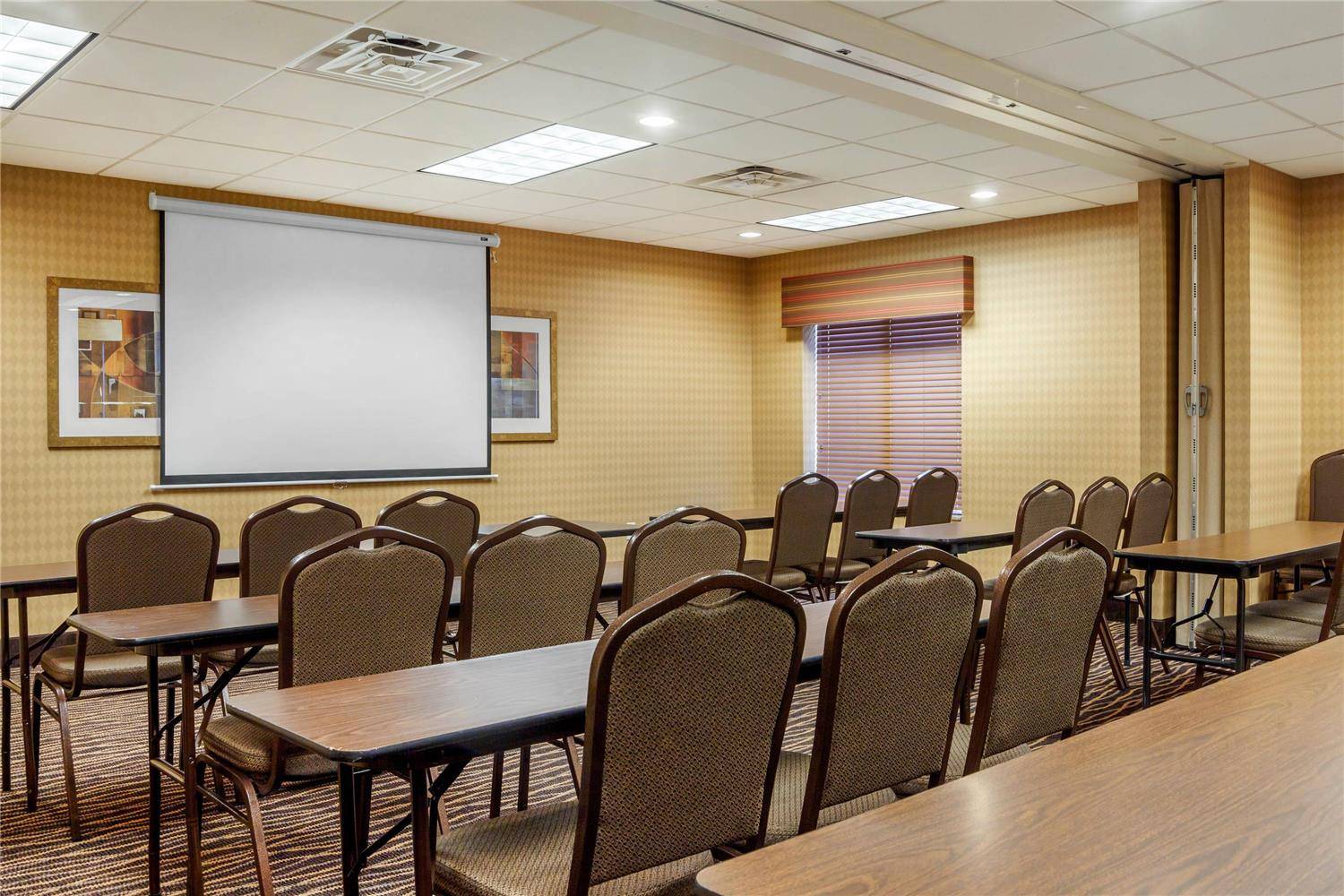 Sleep Inn & Suites Milwaukee Airport