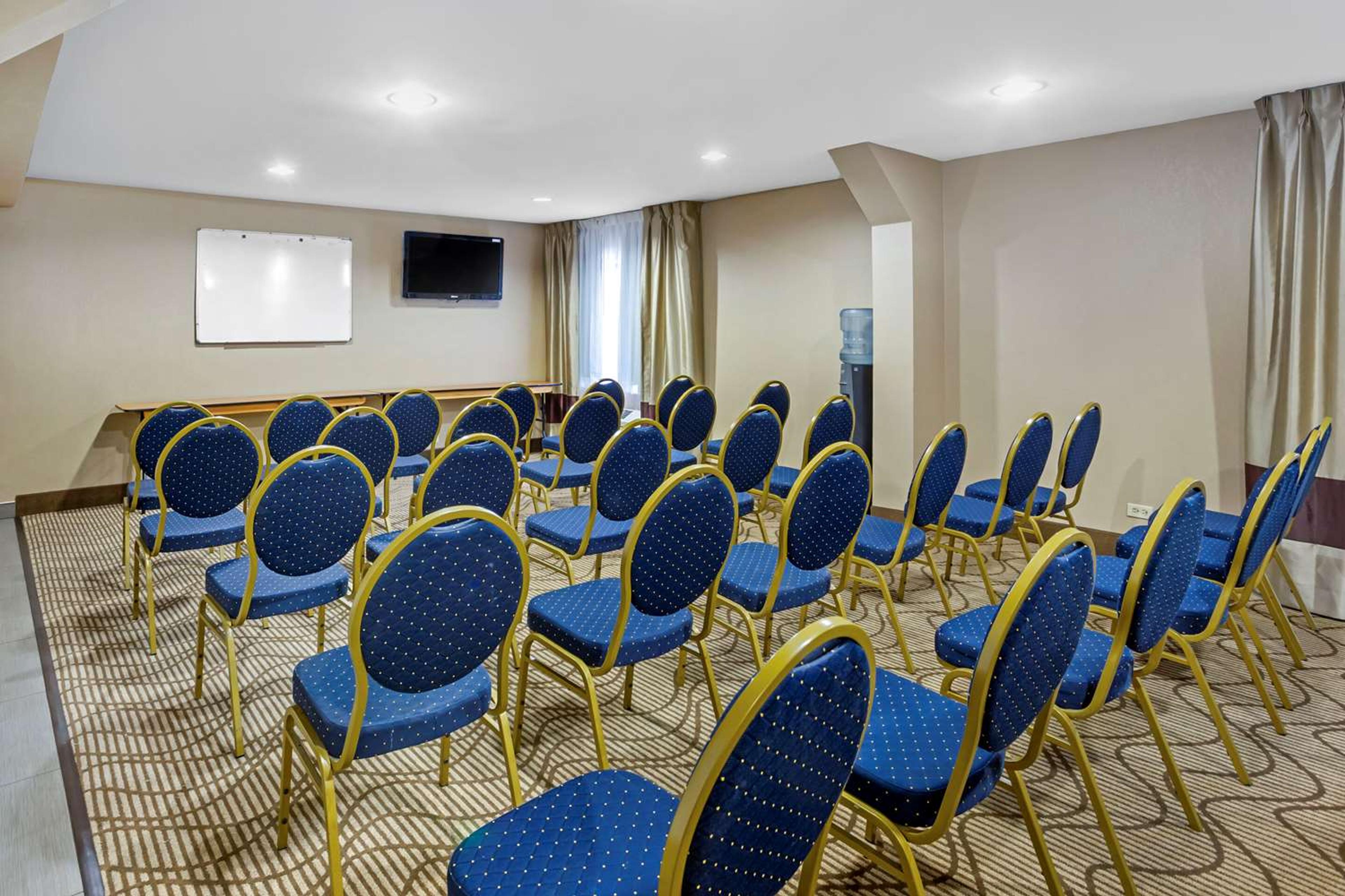 Comfort Inn & Suites Arlington Heights - Schaumburg