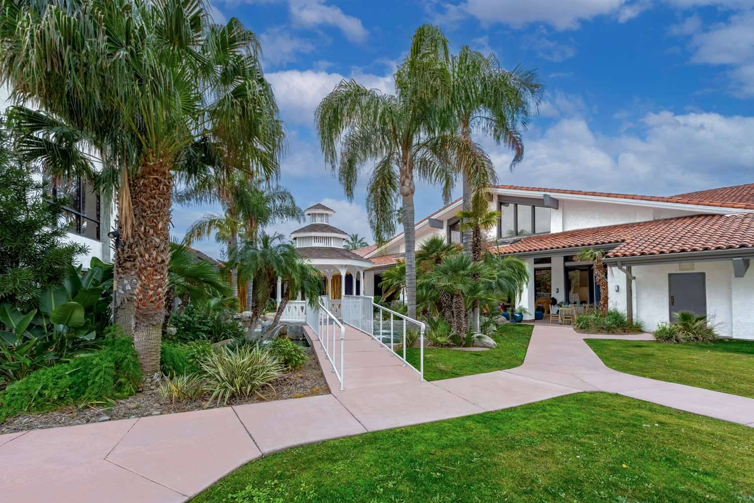 DoubleTree by Hilton Bakersfield