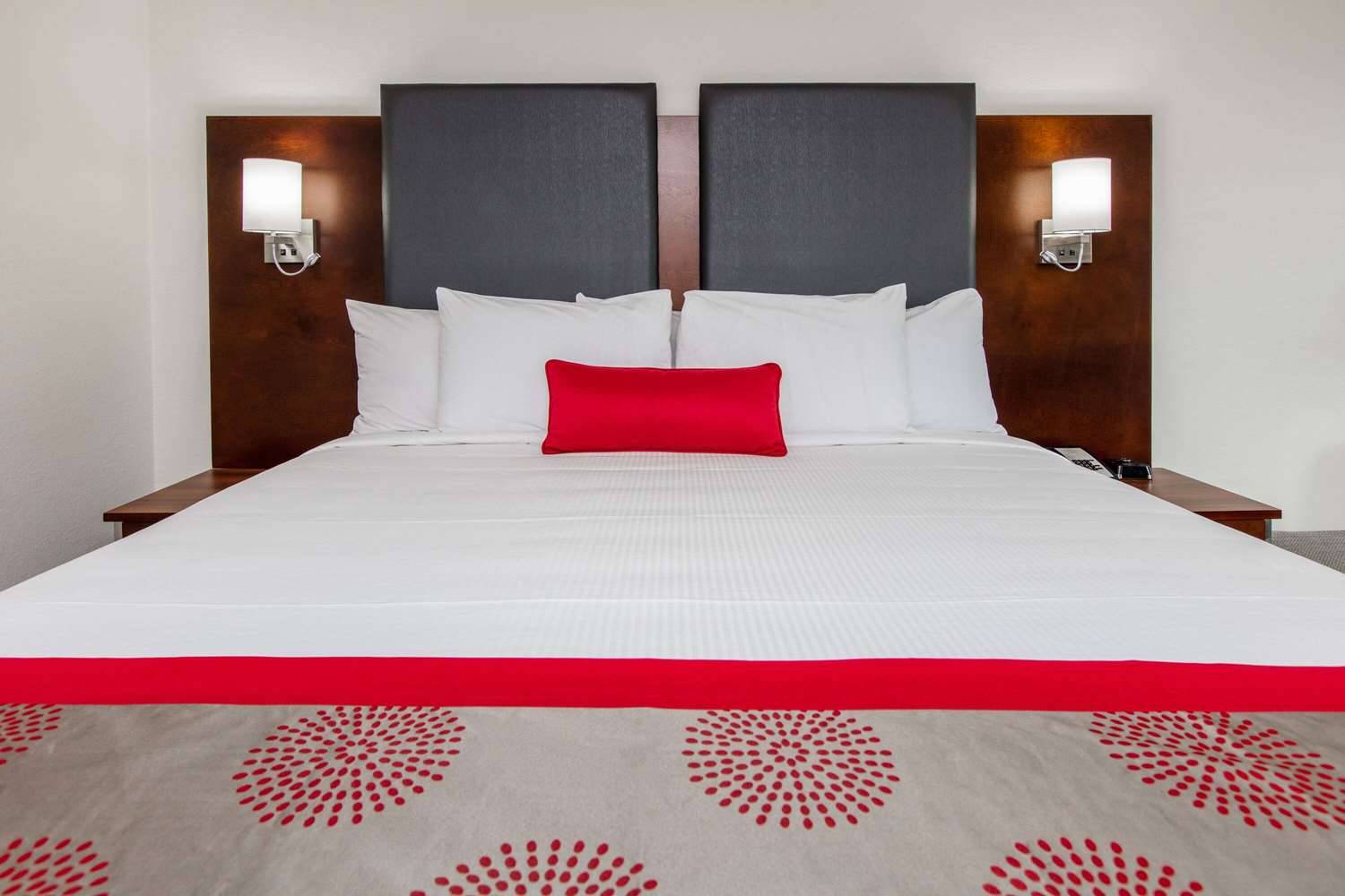 Ramada by Wyndham Austin South