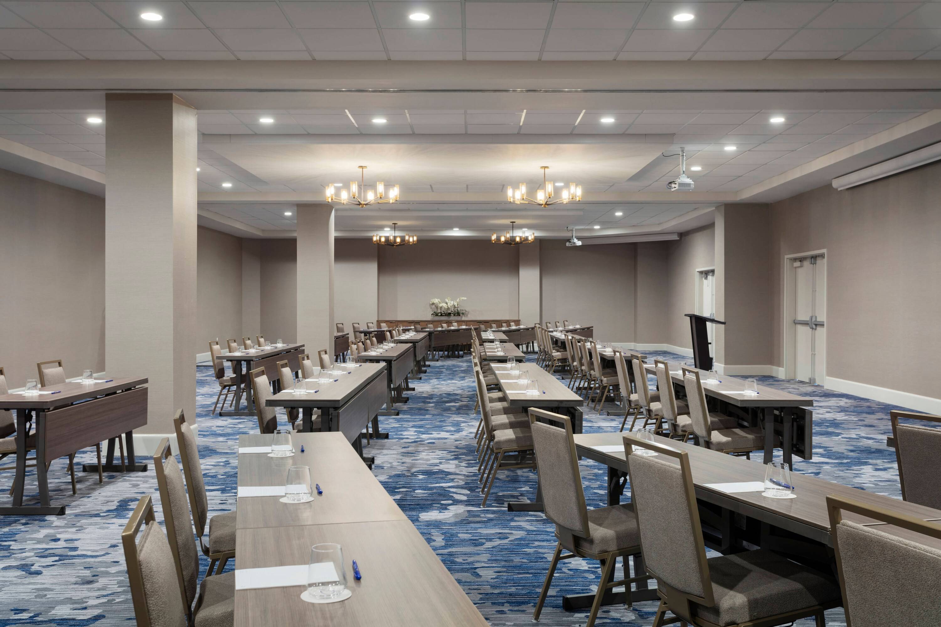 Delta Hotels by Marriott Virginia Beach Waterfront Suites