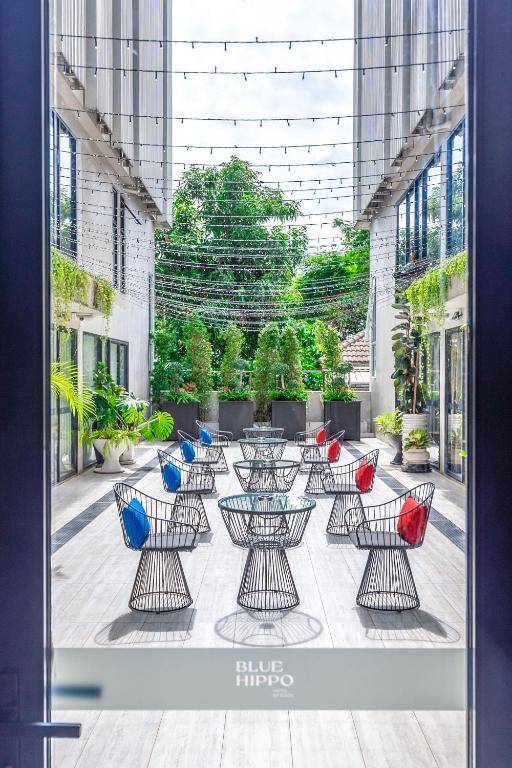 Blue Hippo & Red Crocodile Hotel