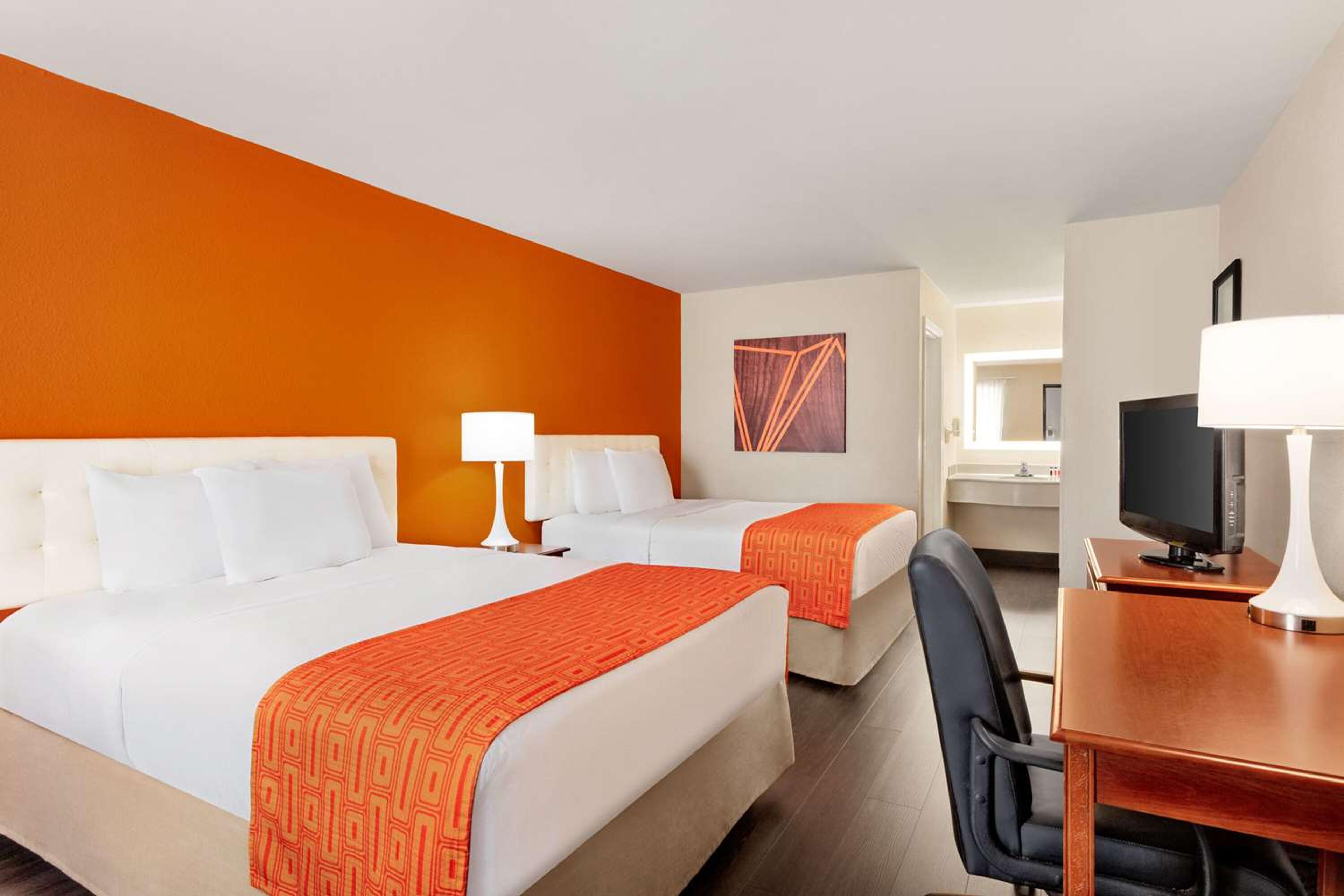 Howard Johnson by Wyndham Chattanooga Lookout Mountain I-24