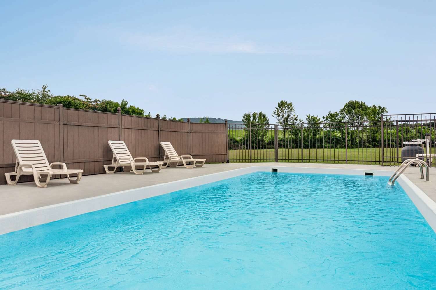 Howard Johnson by Wyndham Chattanooga Lookout Mountain I-24