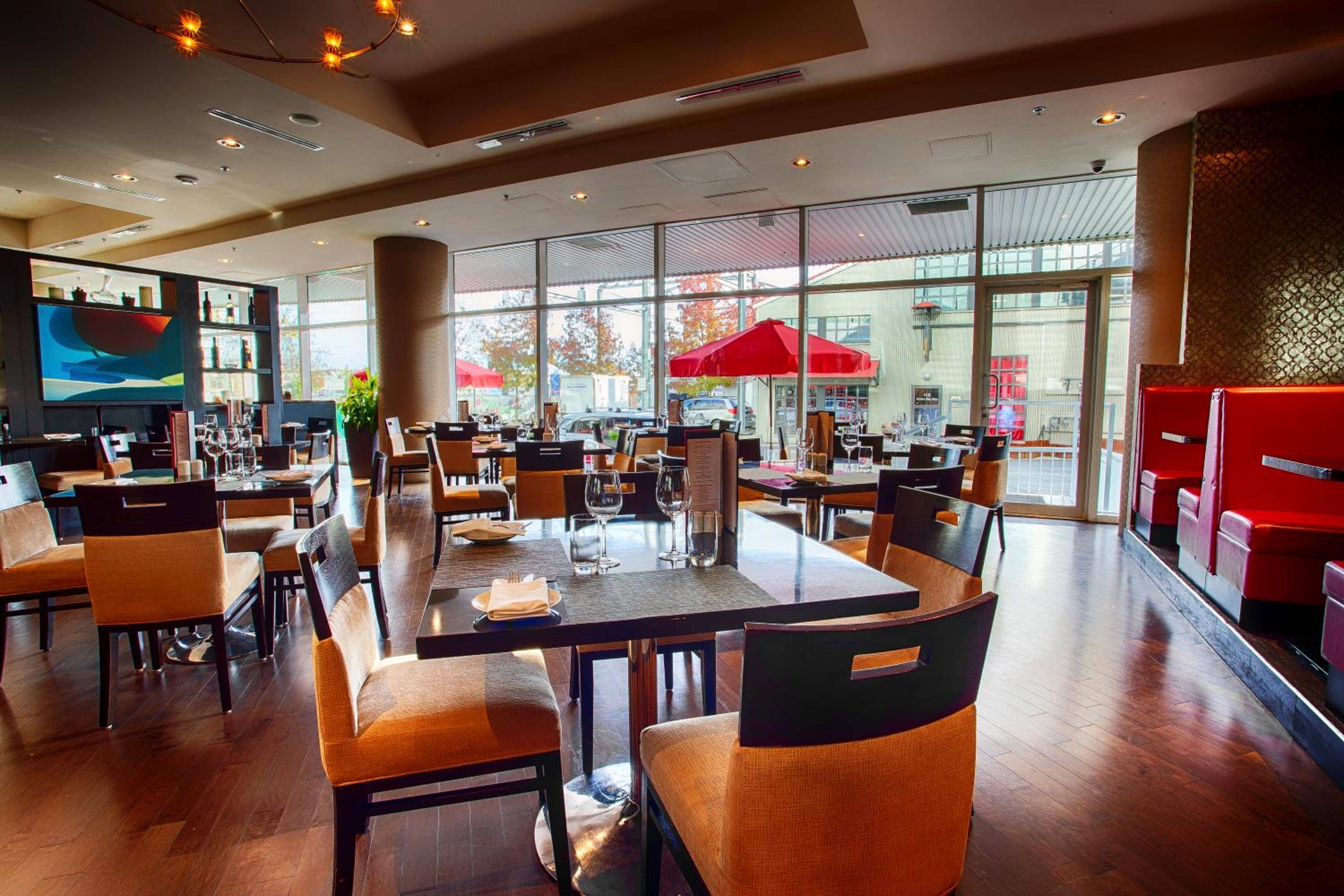 Pinnacle Hotel at the Pier