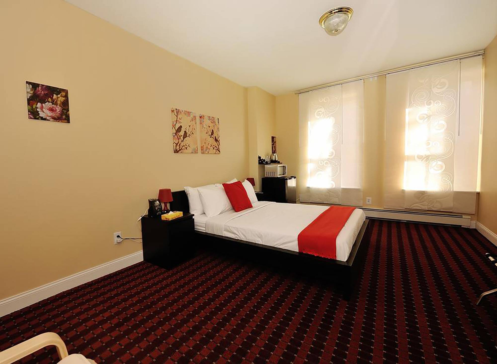 Midwood Suites 1306