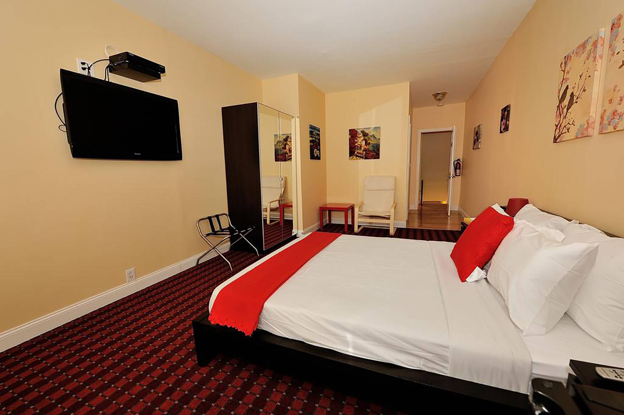 Midwood Suites 1306