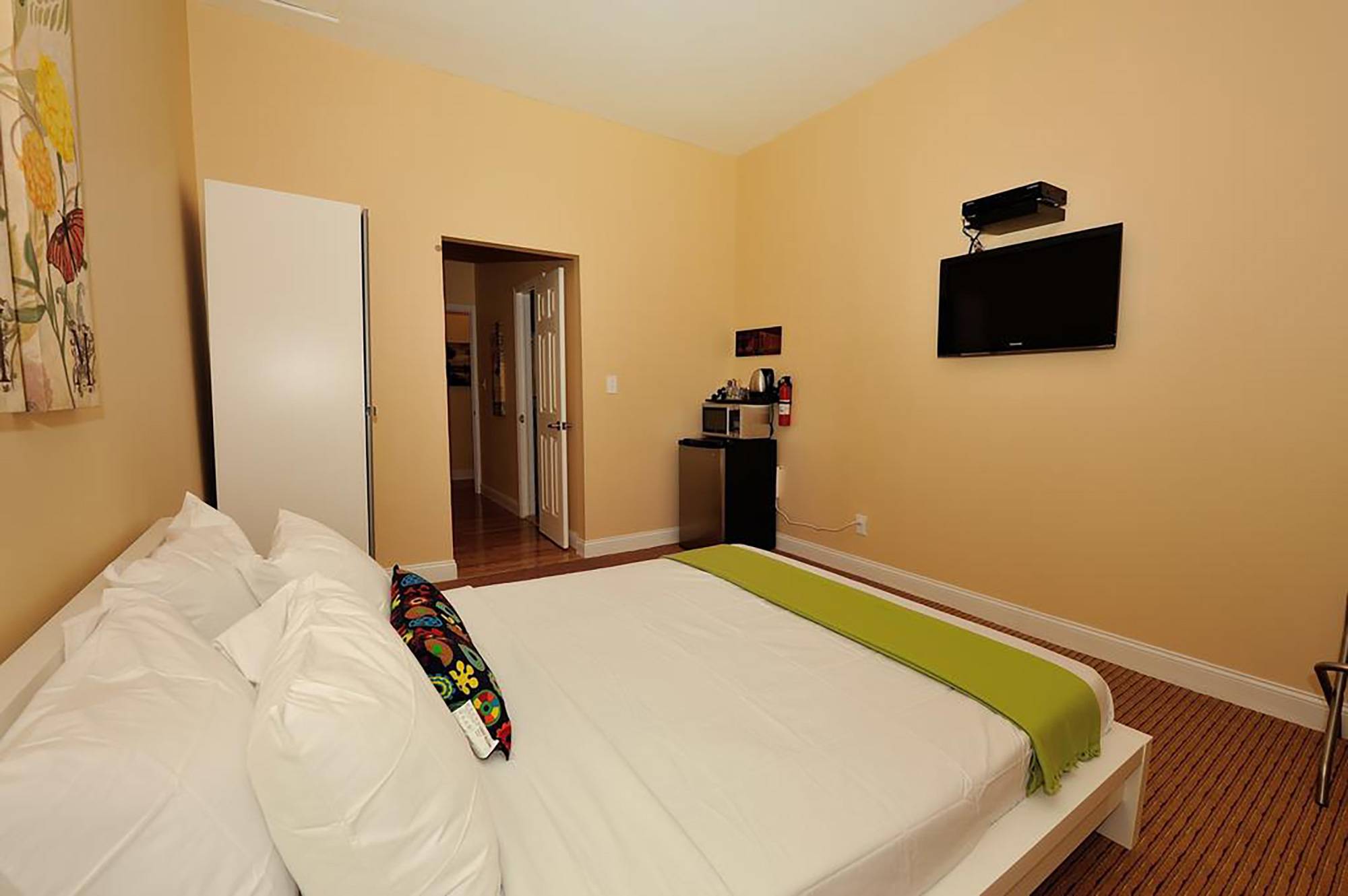Midwood Suites 1306