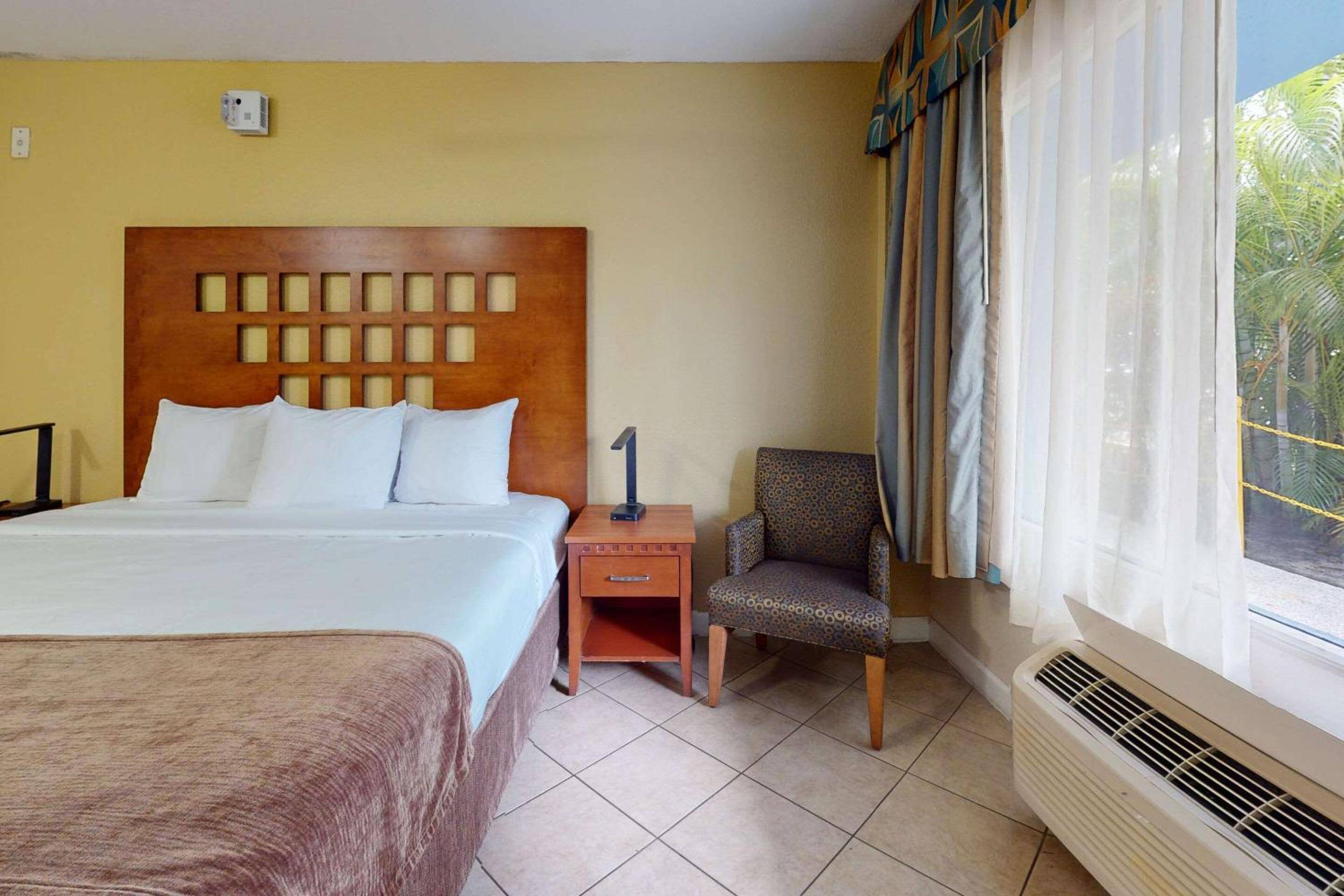 Rodeway Inn & Suites Fort Lauderdale Airport / Cruise Port
