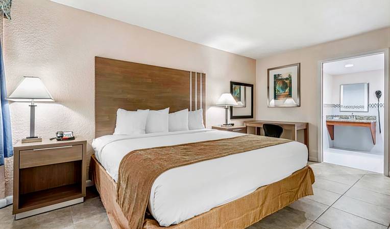 Rodeway Inn & Suites Fort Lauderdale Airport / Cruise Port
