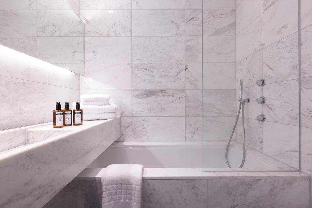 La Suite West