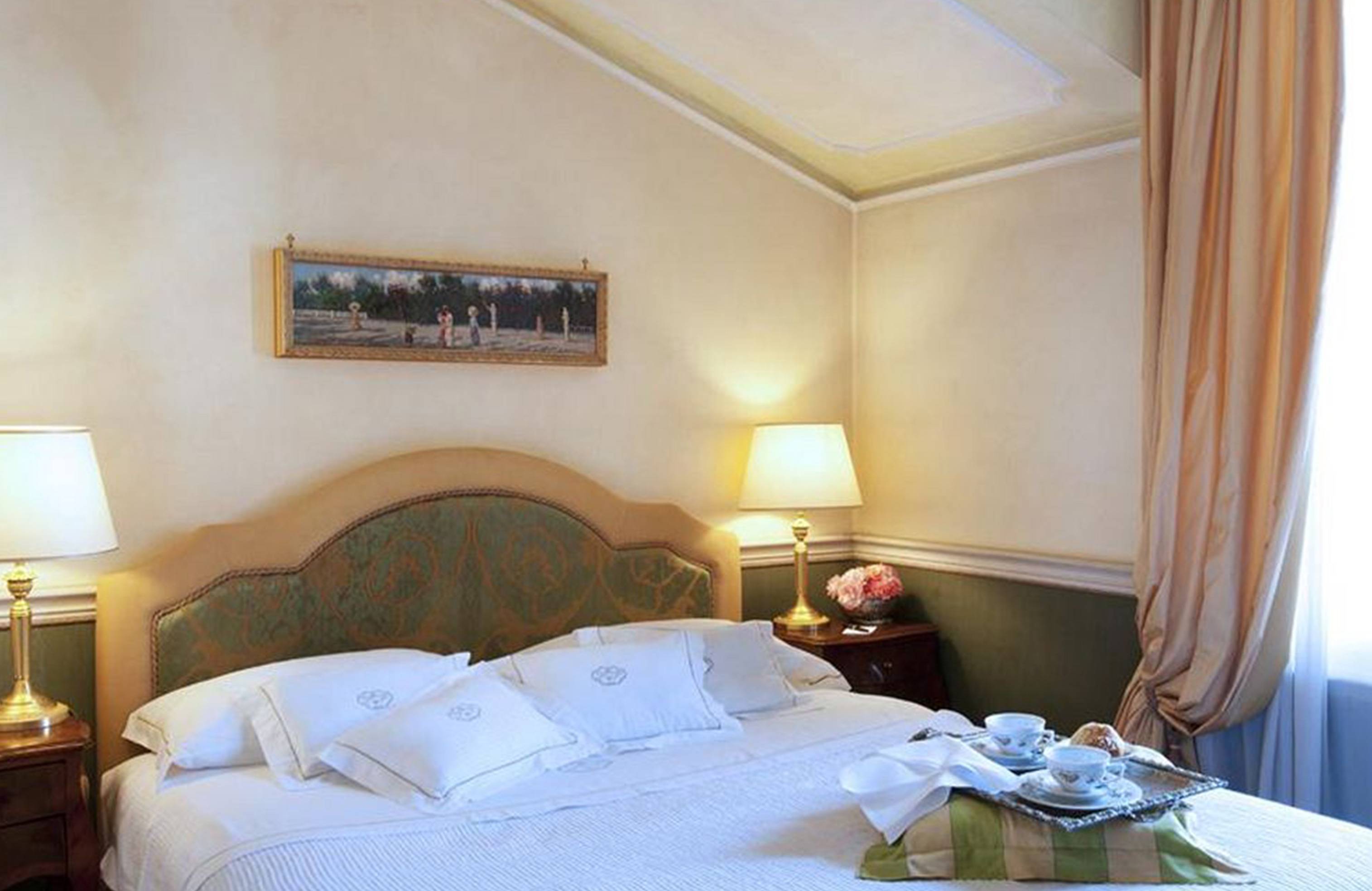 Petit Palais Hotel de Charme, Milano : hotel during the day - Dayuse.com, image size:3029x1967