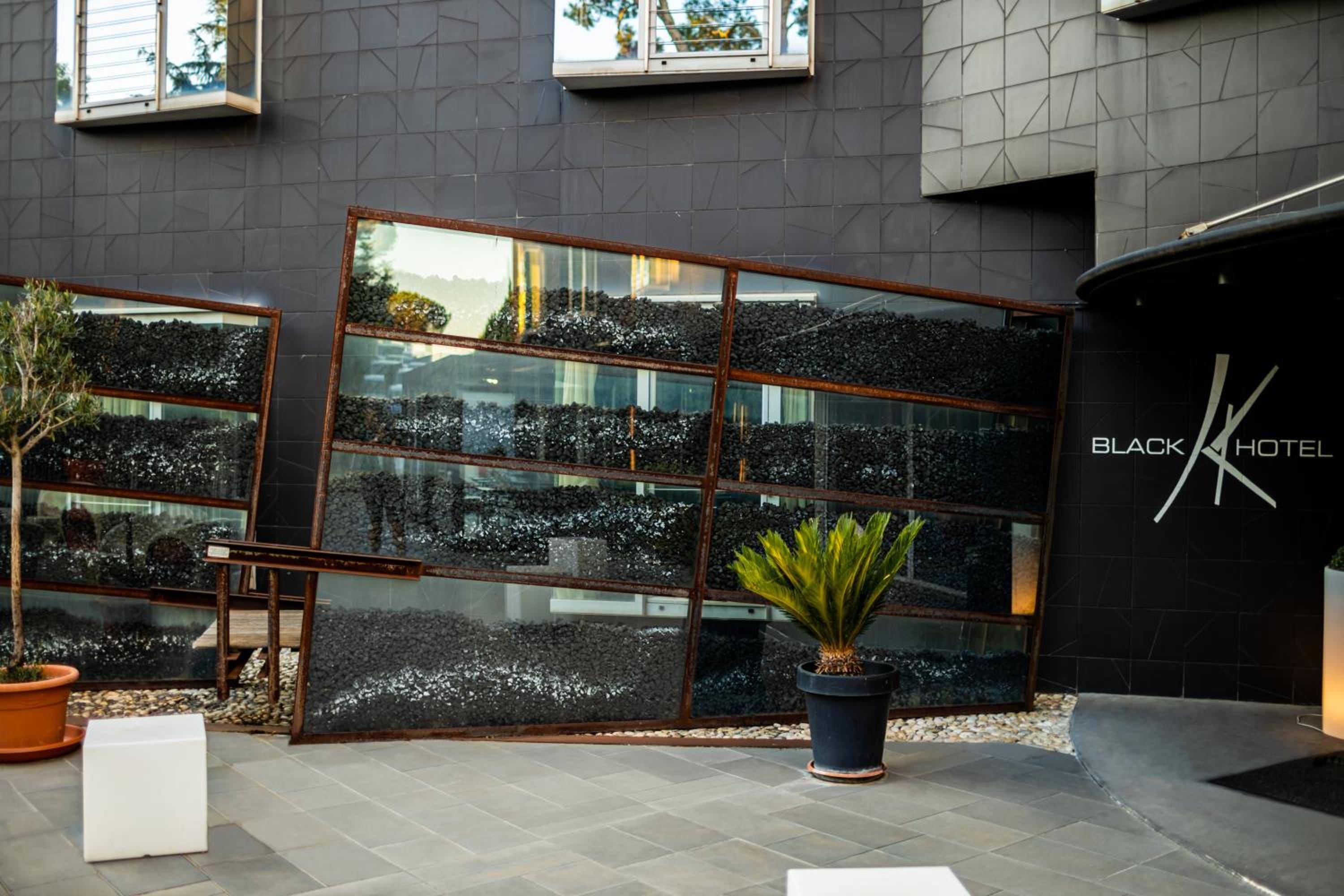 Black Hotel
