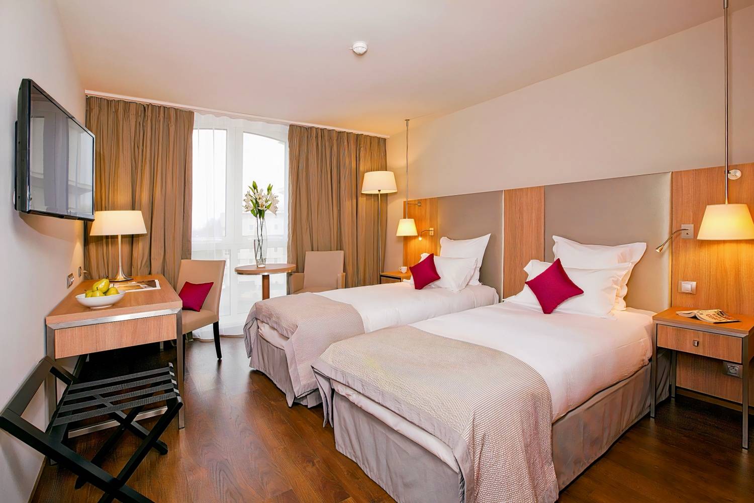 Residhome Roissy Park Airport Shuttle www.dayuse.com