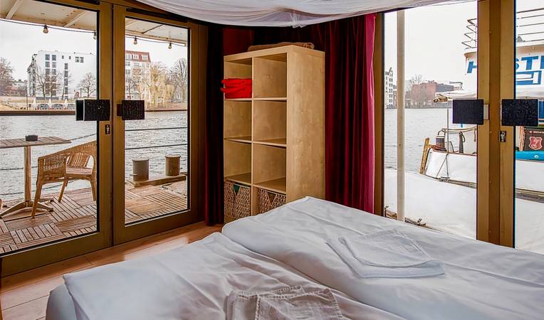 Eastern Comfort Hostel & Hotel Boat