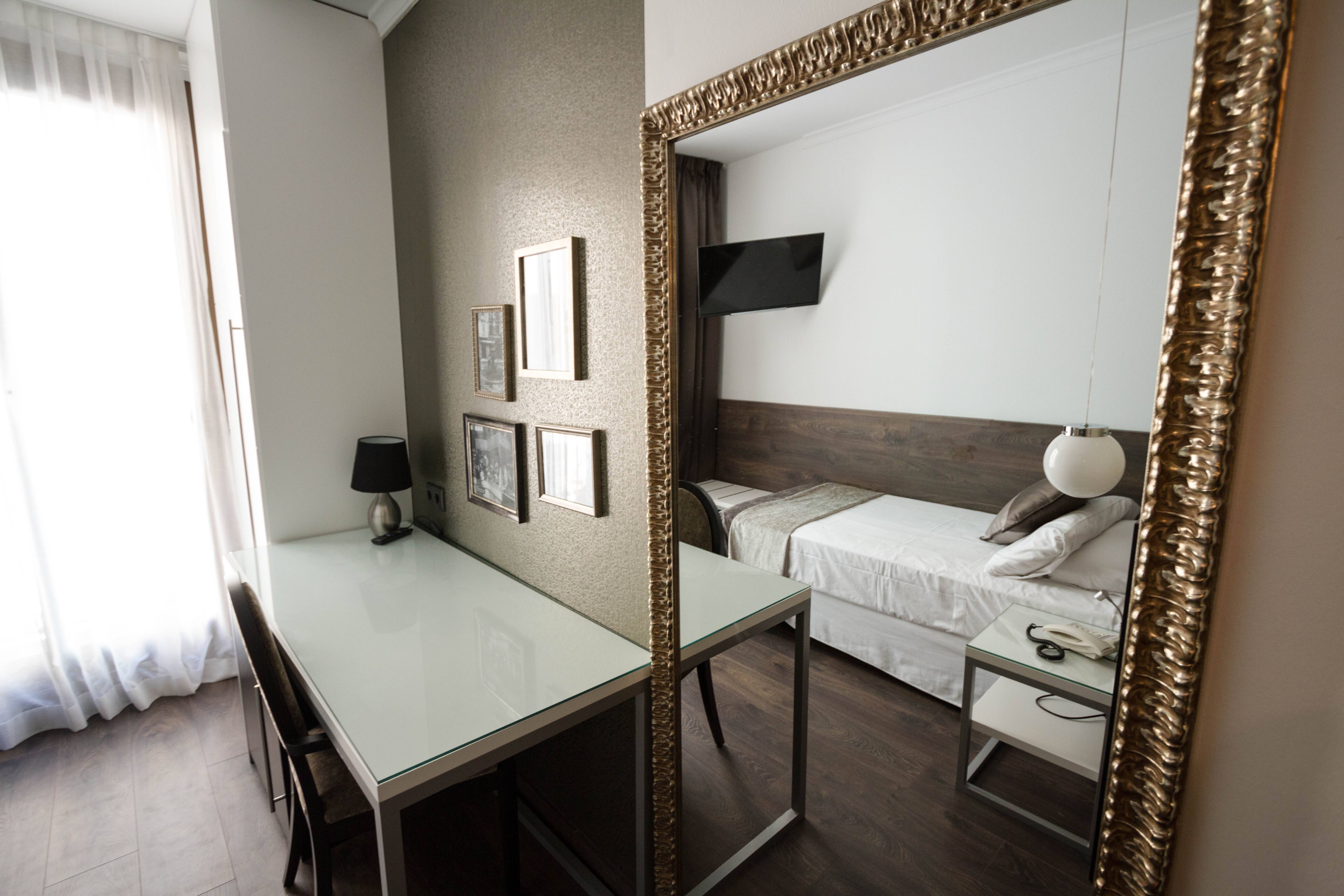 Hotel Moderno Bcn