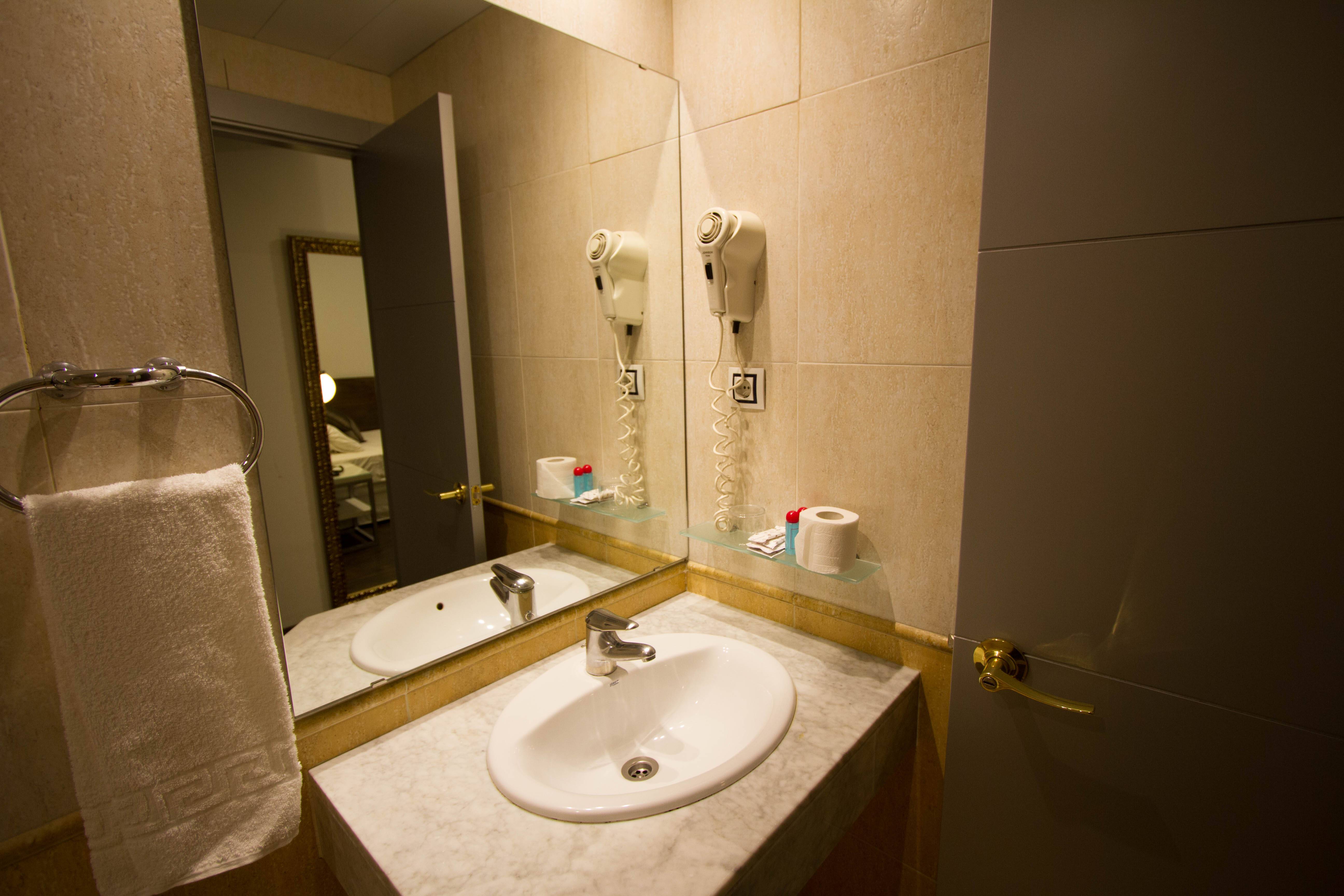 Hotel Moderno Bcn