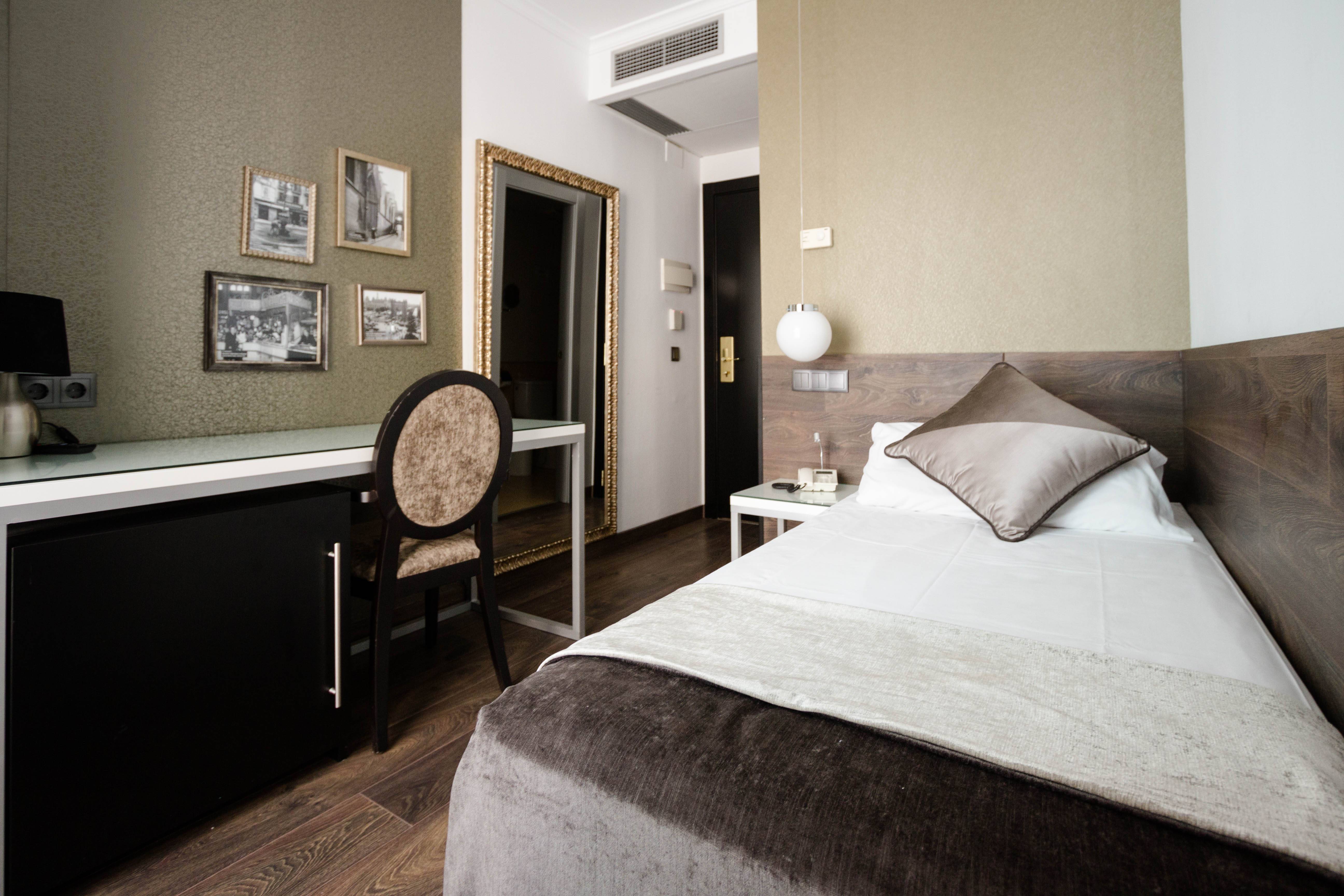 Hotel Moderno Bcn