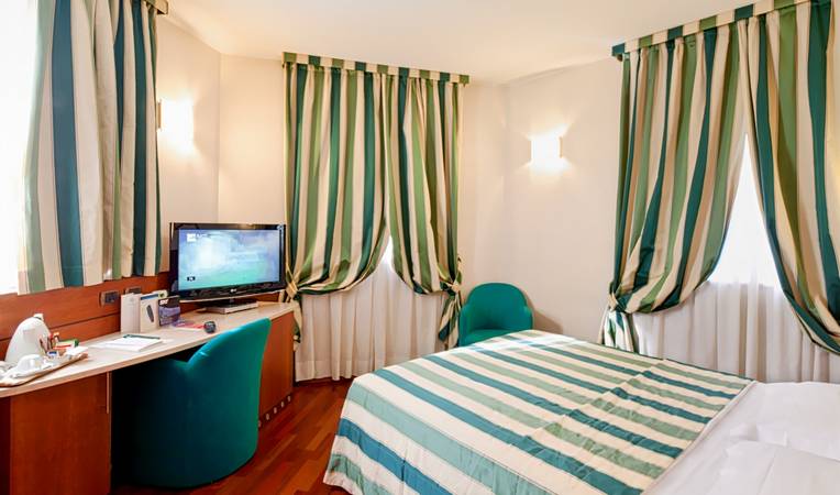 HOTEL MIRAGE Sure Hotel Collection By BEST WESTERN