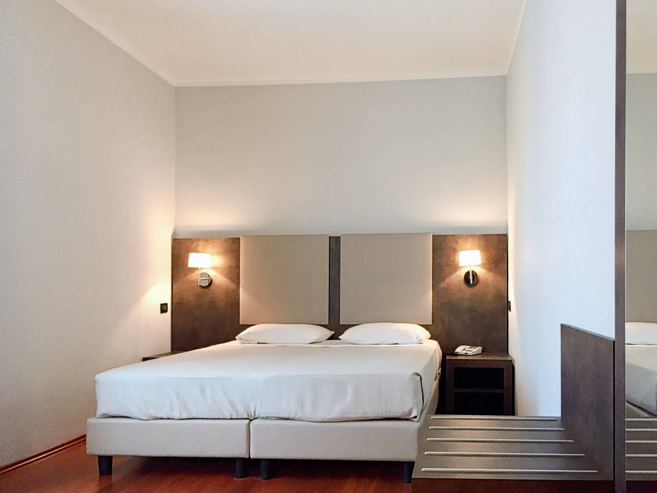 Jet Hotel