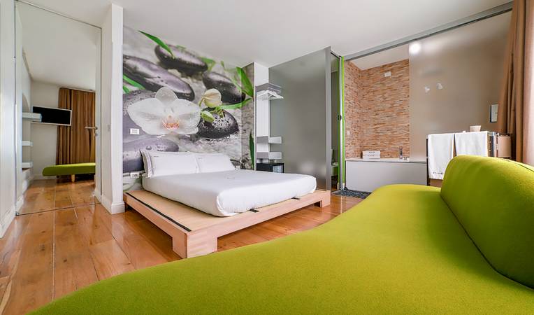 iRooms Forum & Colosseum