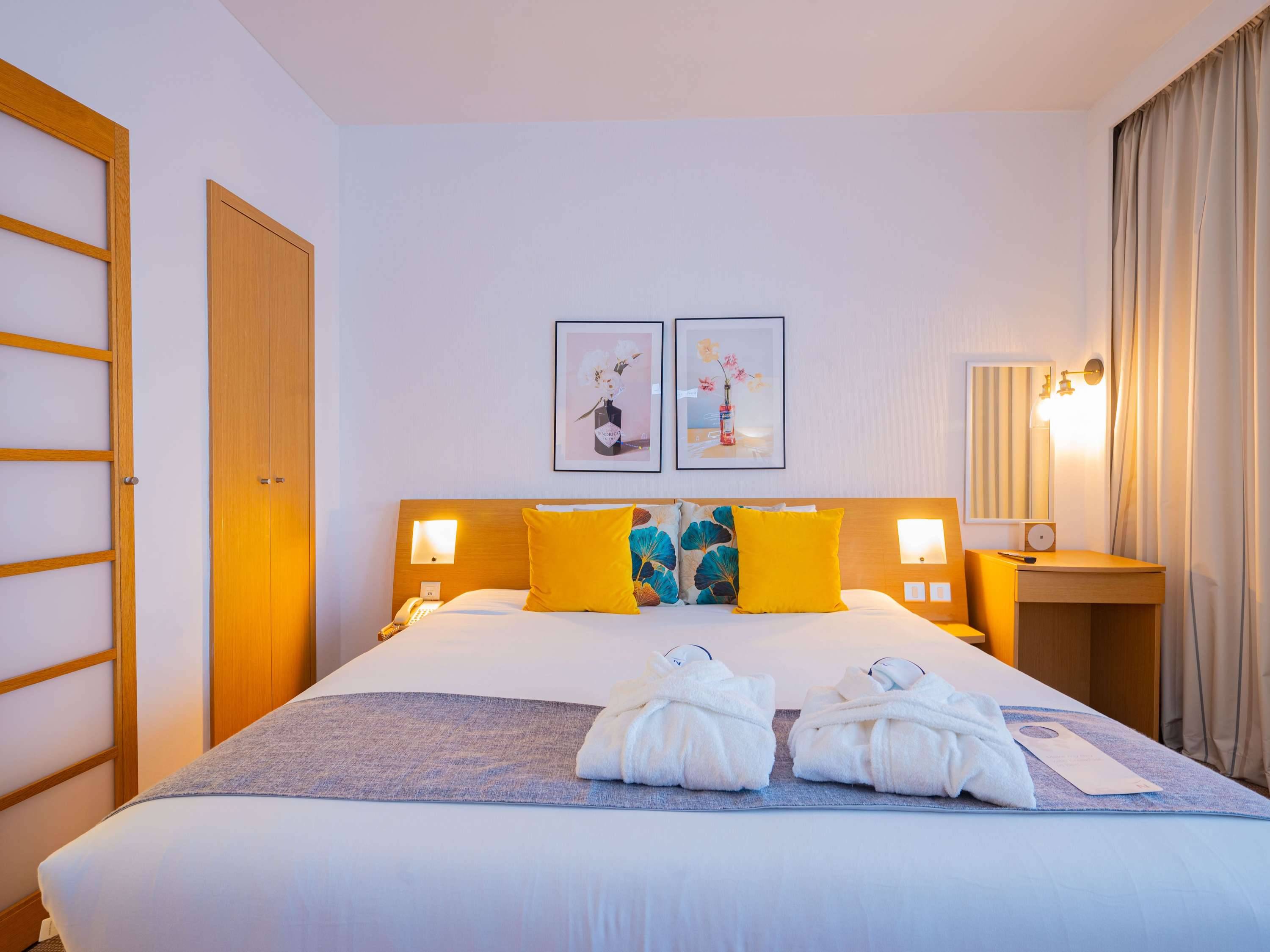 Novotel London West