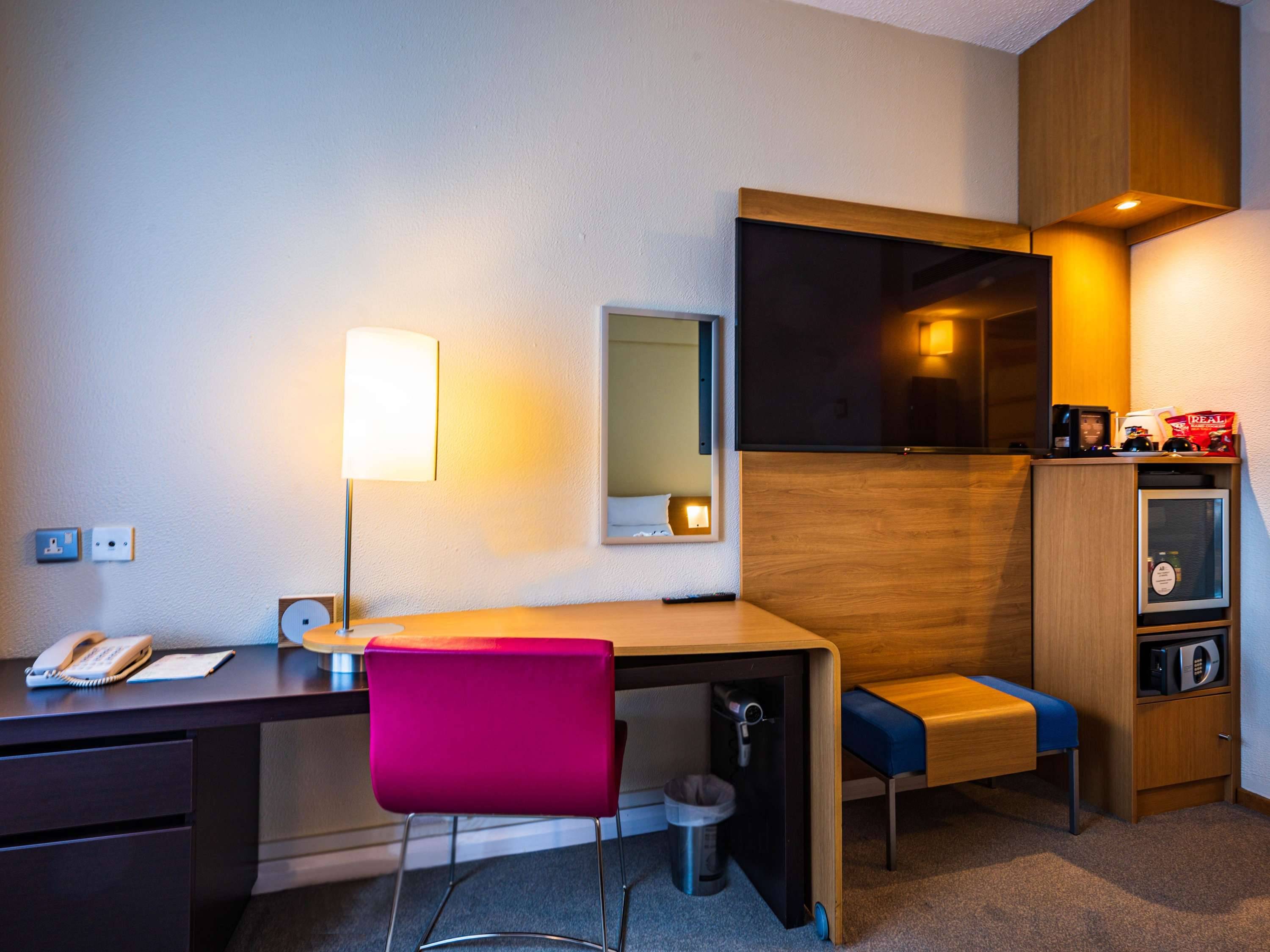 Novotel London West