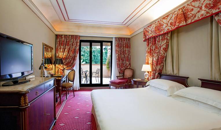River Chateau Hotel