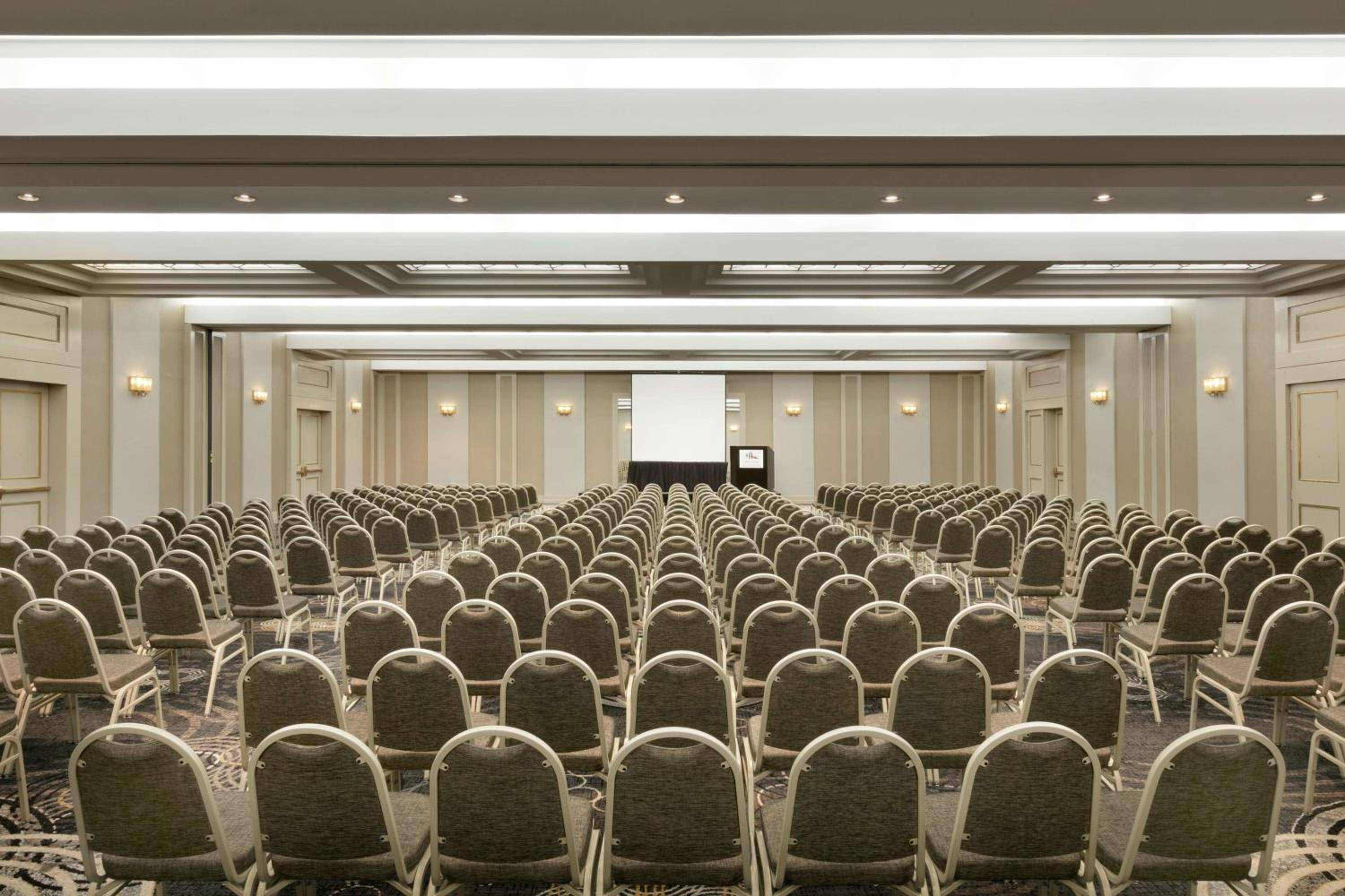 LaGuardia Plaza Hotel