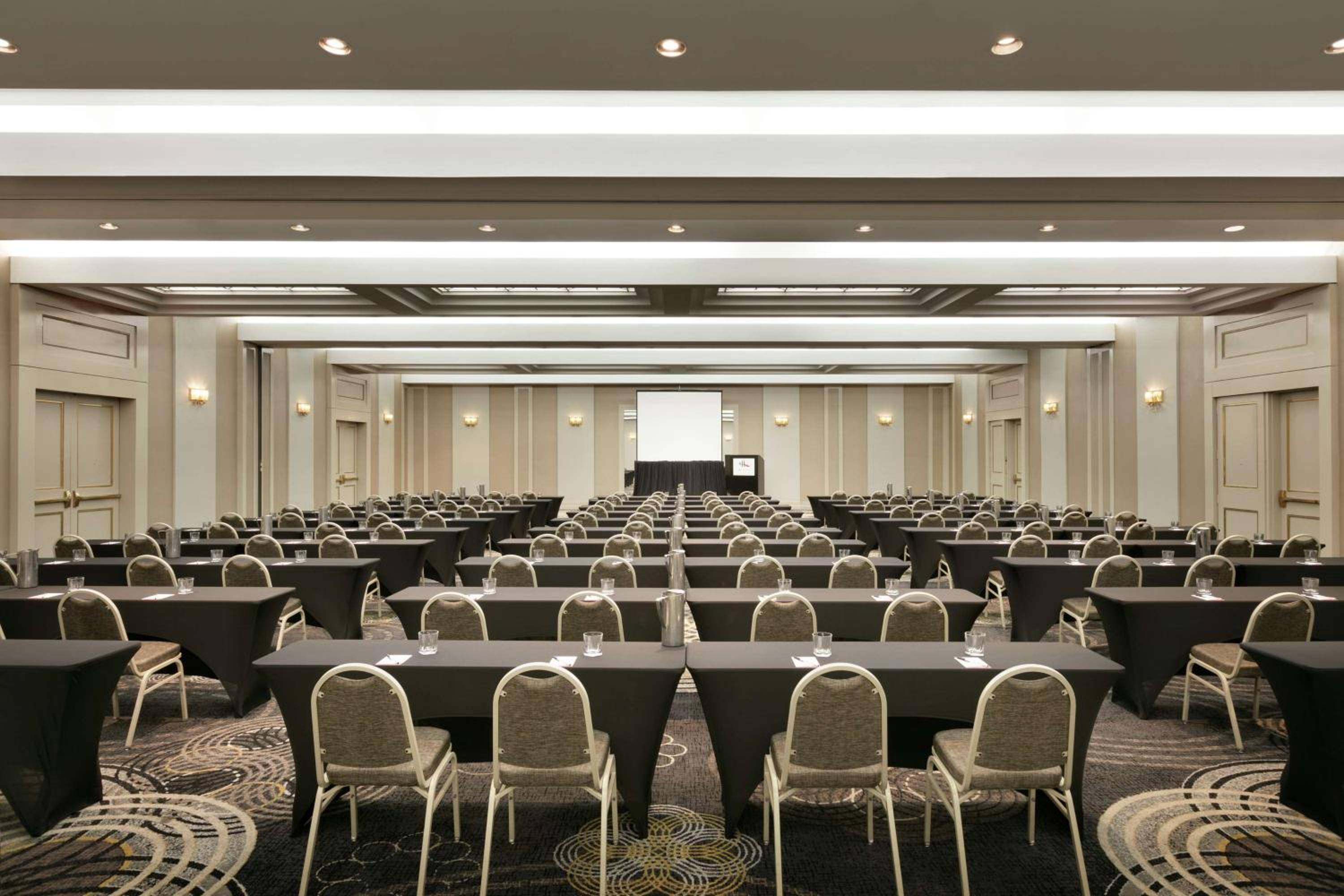LaGuardia Plaza Hotel