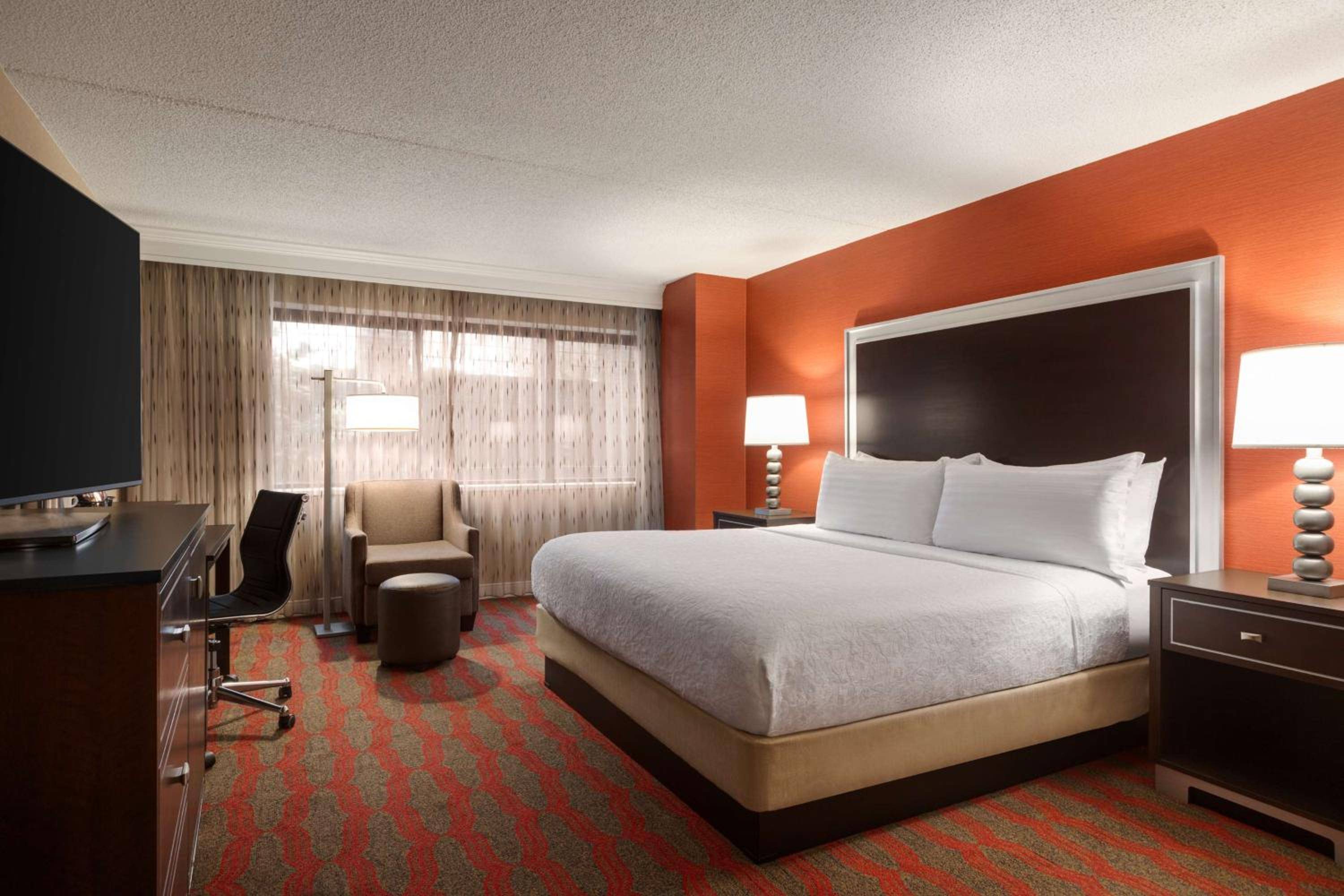 LaGuardia Plaza Hotel