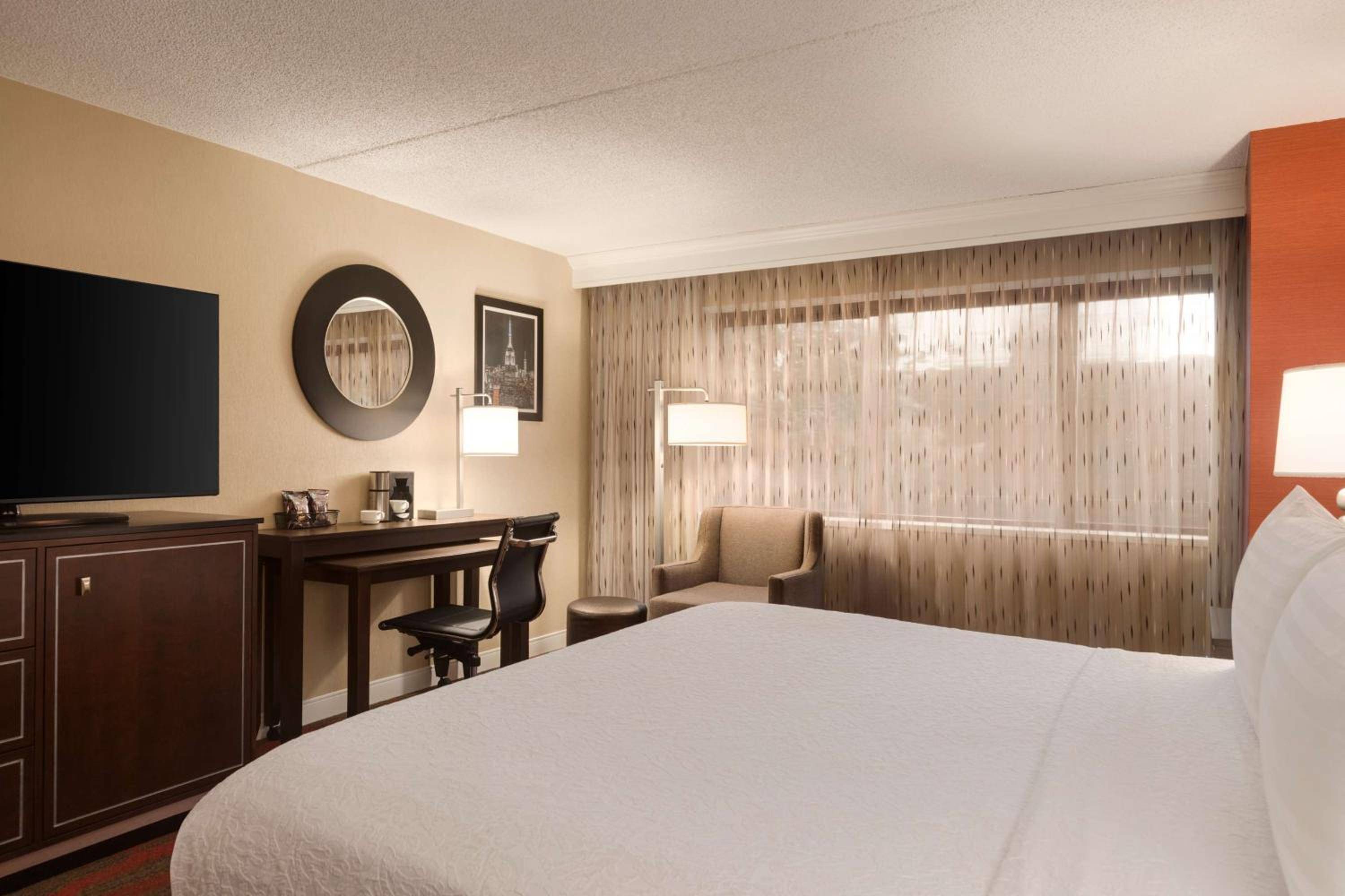 LaGuardia Plaza Hotel
