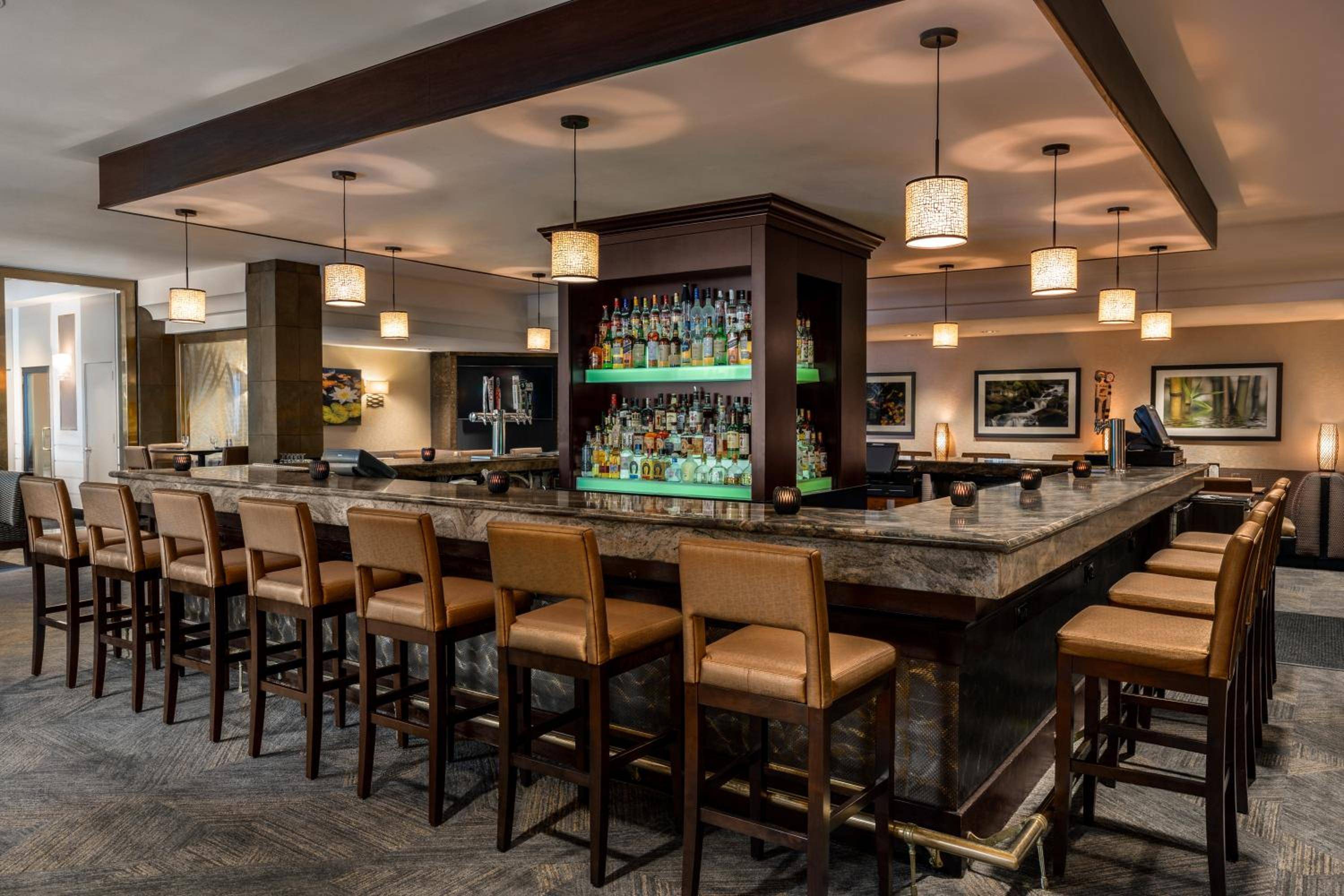 LaGuardia Plaza Hotel