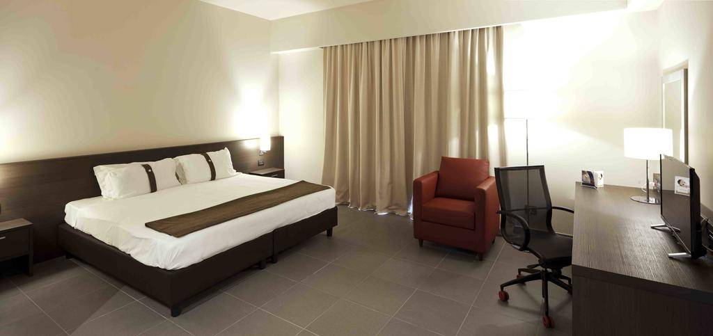 Inn Naples Airport