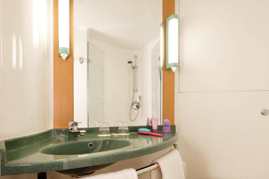 ibis Como