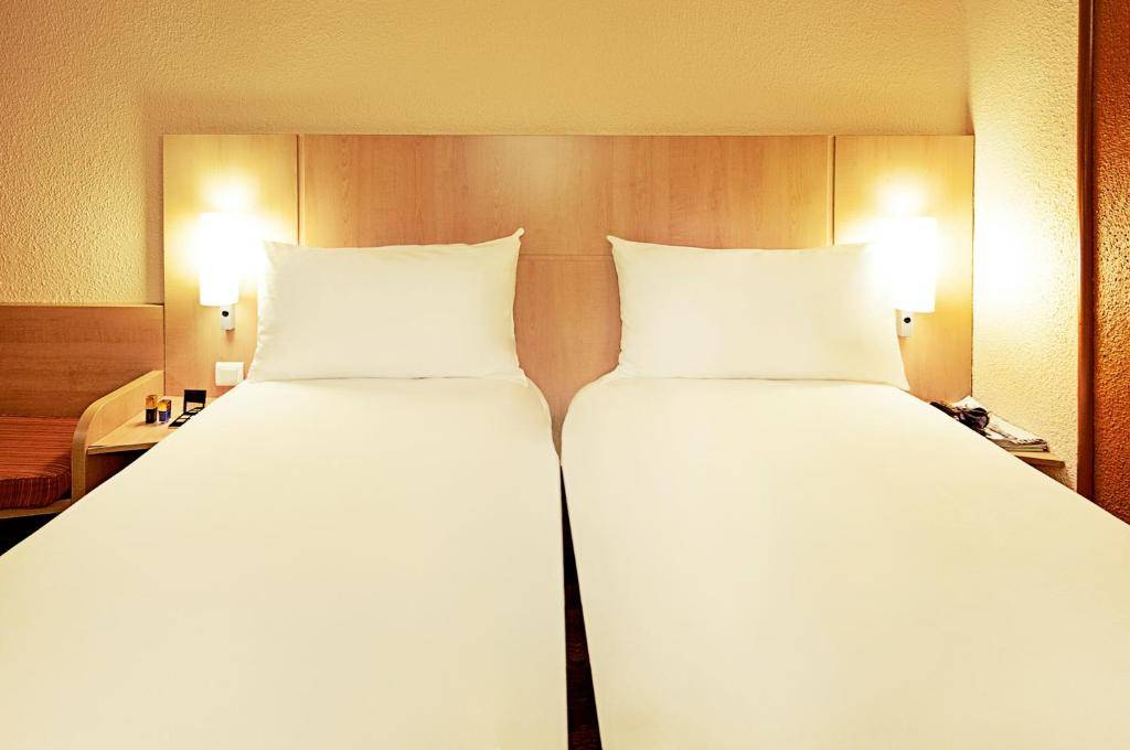 ibis Como