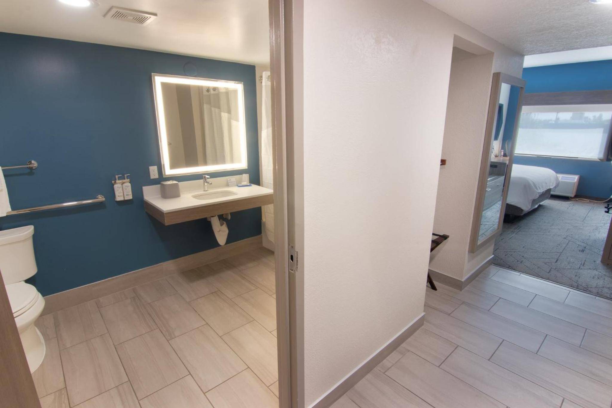 Holiday Inn Express & Suites Fort Lauderdale Airport West, an IHG Hotel