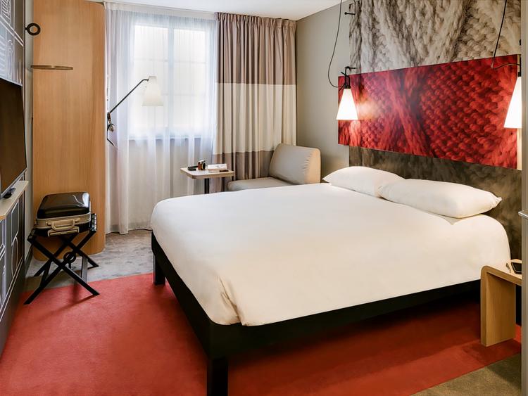 ibis SaintGermainenLaye Centre, SaintGermainenLaye 24 during the day ibis SaintGermainenLaye Centre, SaintGermainenLaye 24 during the day